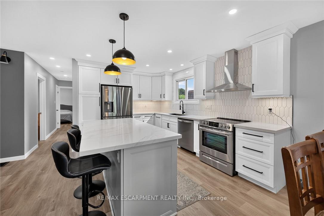 Photo 13 of 15 Miller Crescent, Norfolk, Simcoe — HOMEH