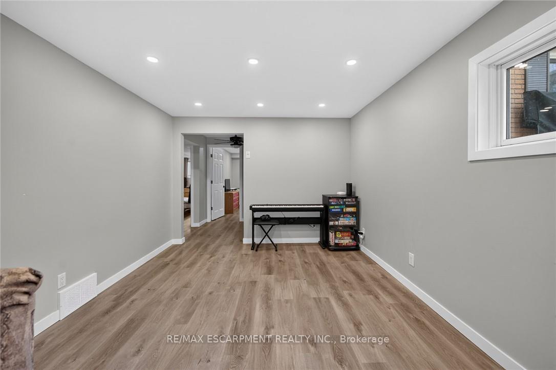 Photo 25 of 15 Miller Crescent, Norfolk, Simcoe — HOMEH