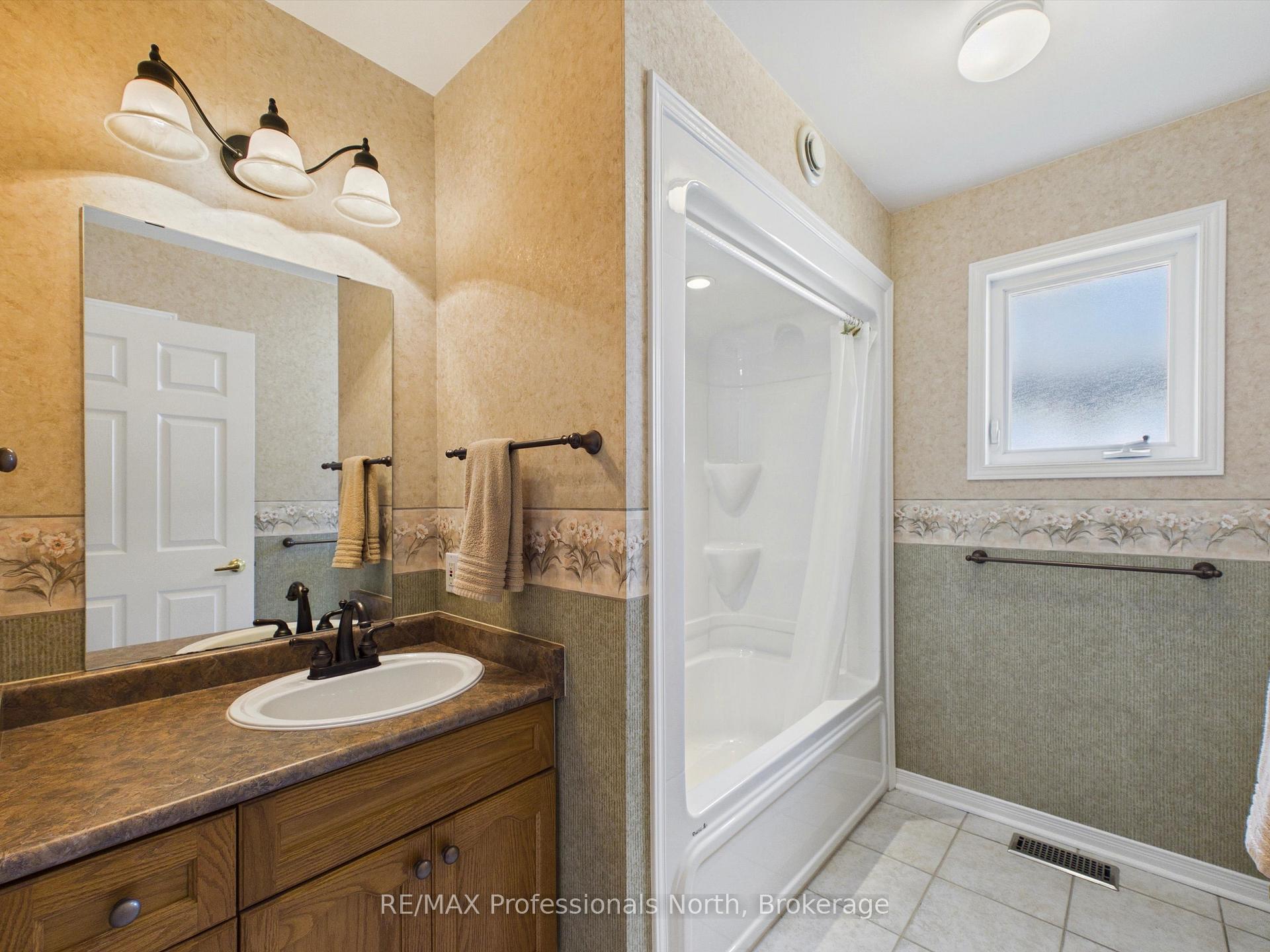 Photo 22 of 48 Springwood Crescent, Gravenhurst, Muskoka (S) — HOMEH