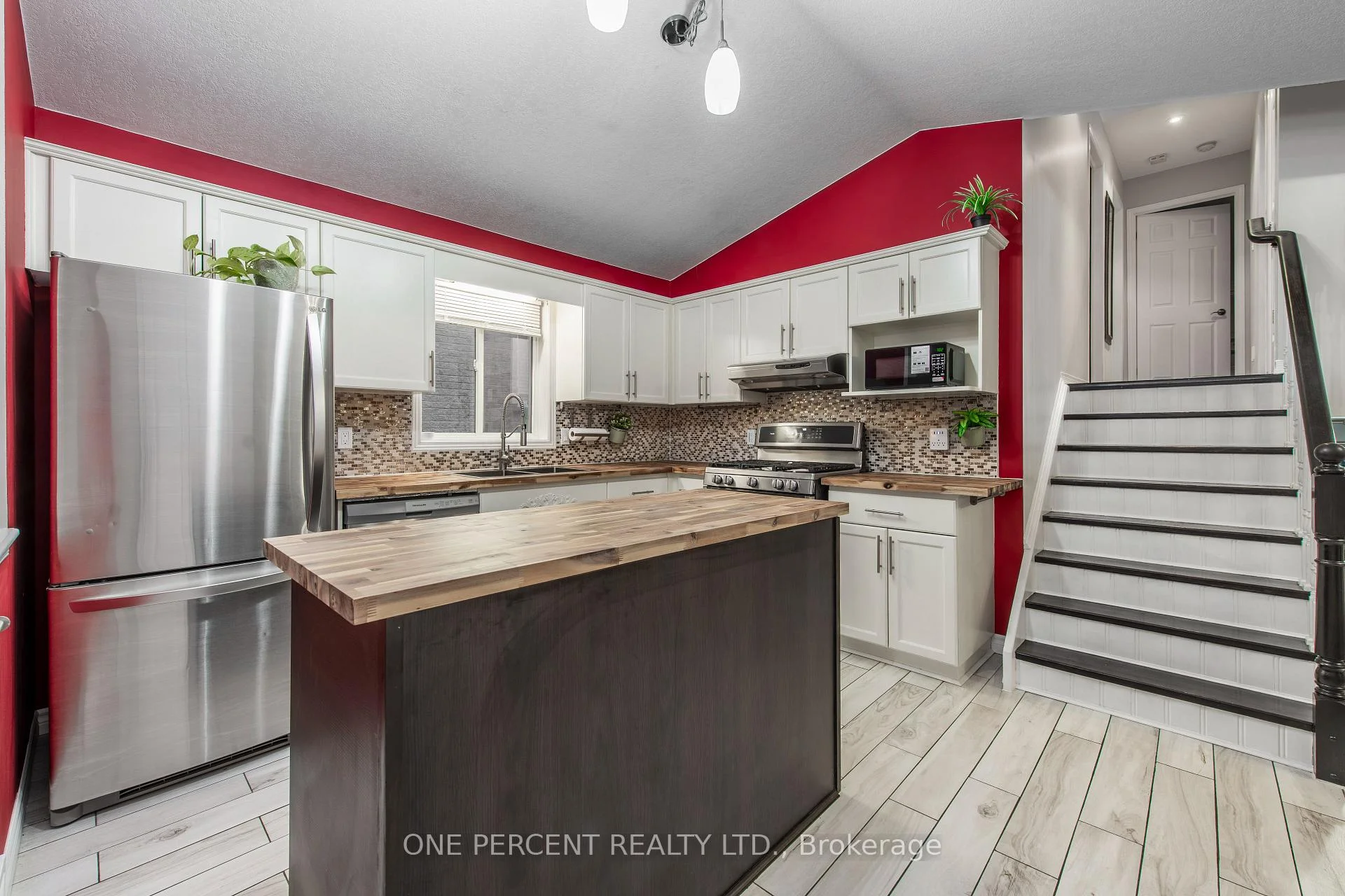 Photo 9 of 76 Abbey Road W, Orangeville — HOMEH