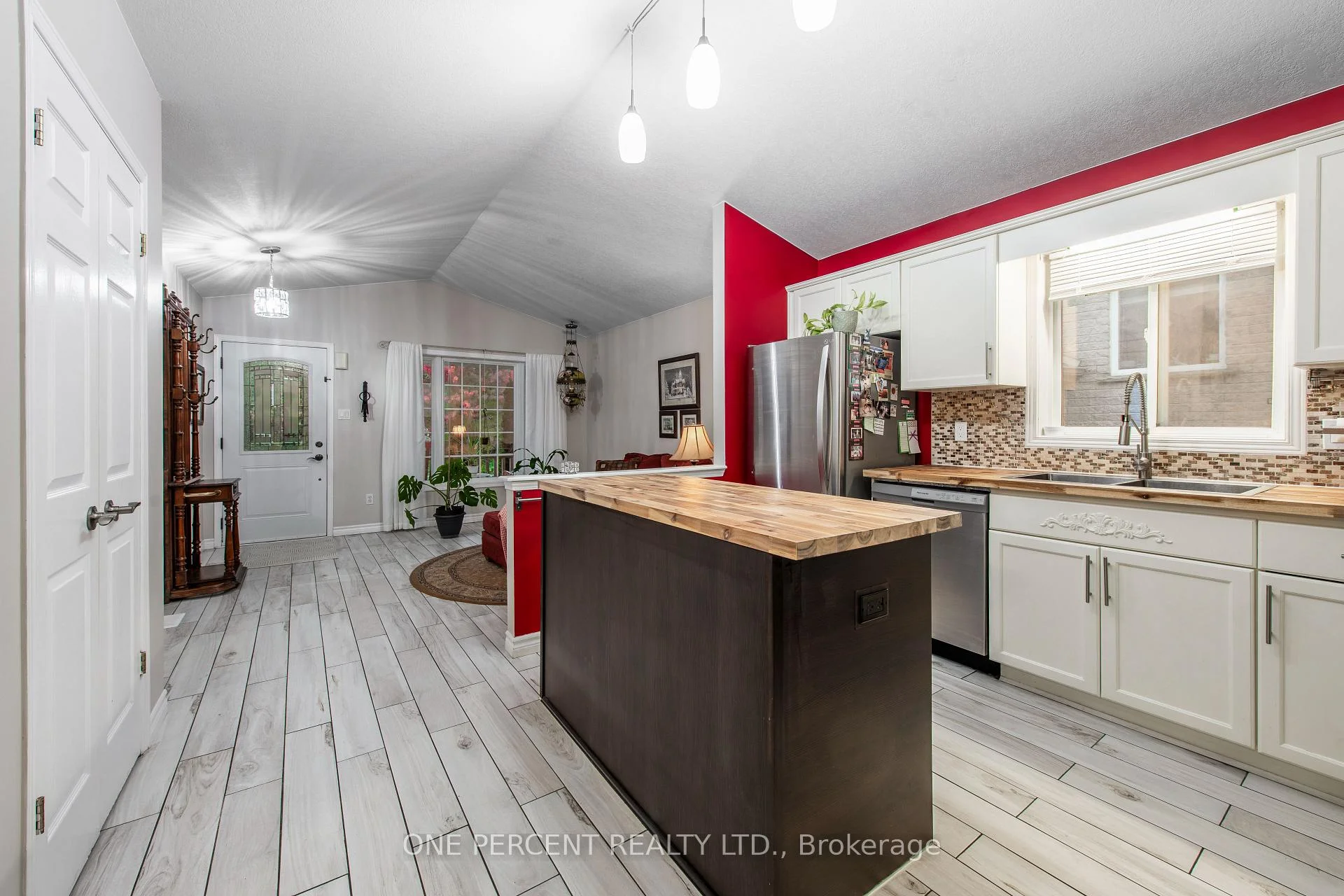 Photo 10 of 76 Abbey Road W, Orangeville — HOMEH