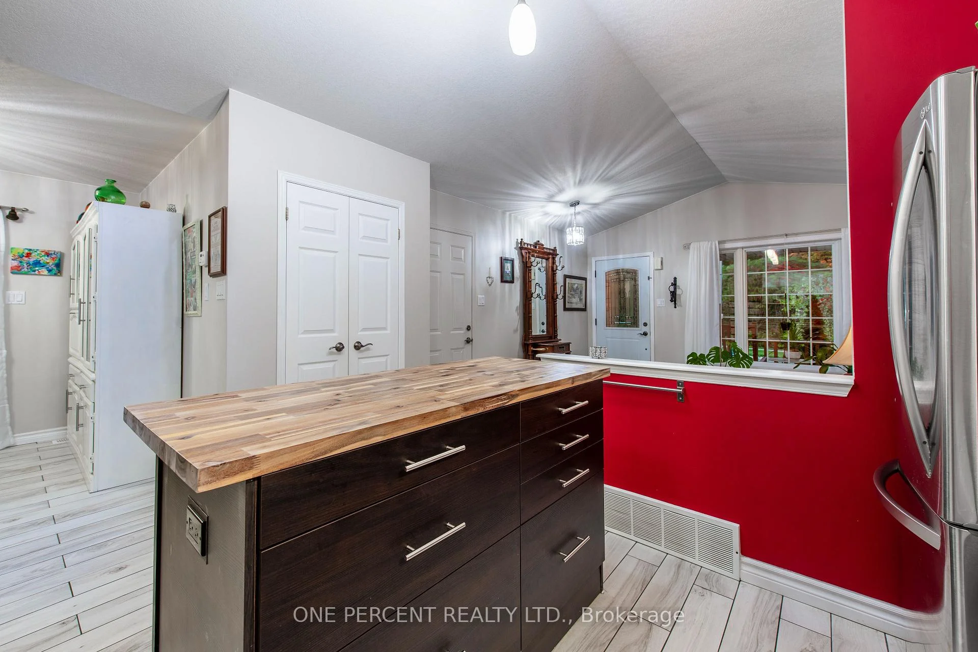 Photo 13 of 76 Abbey Road W, Orangeville — HOMEH