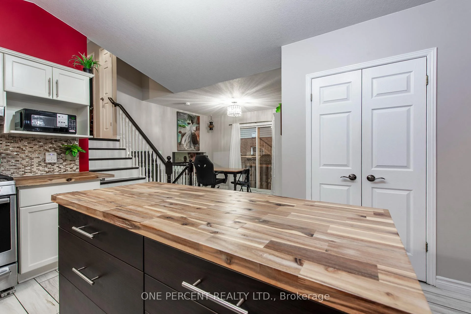 Photo 14 of 76 Abbey Road W, Orangeville — HOMEH