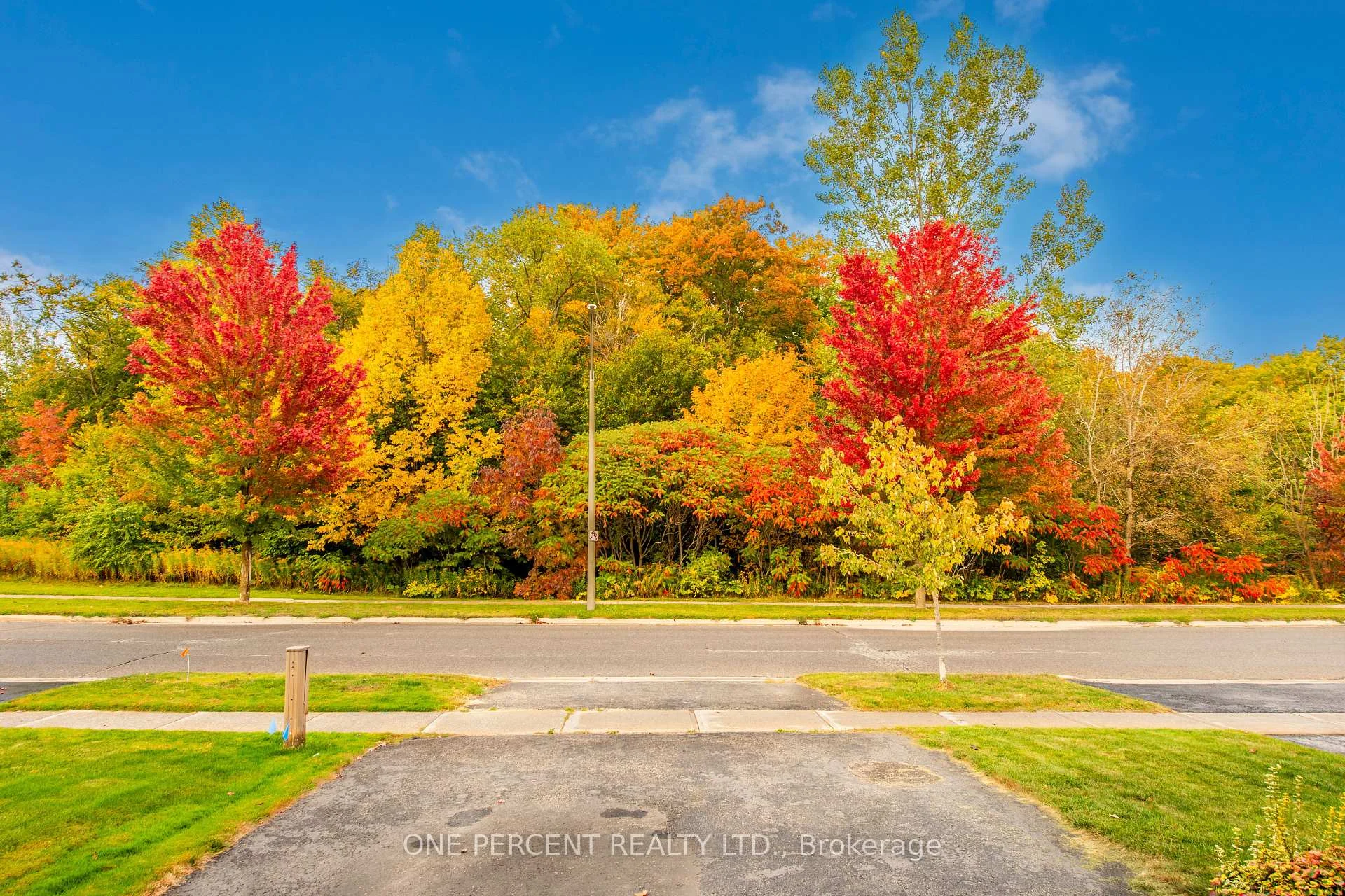 Photo 36 of 76 Abbey Road W, Orangeville — HOMEH