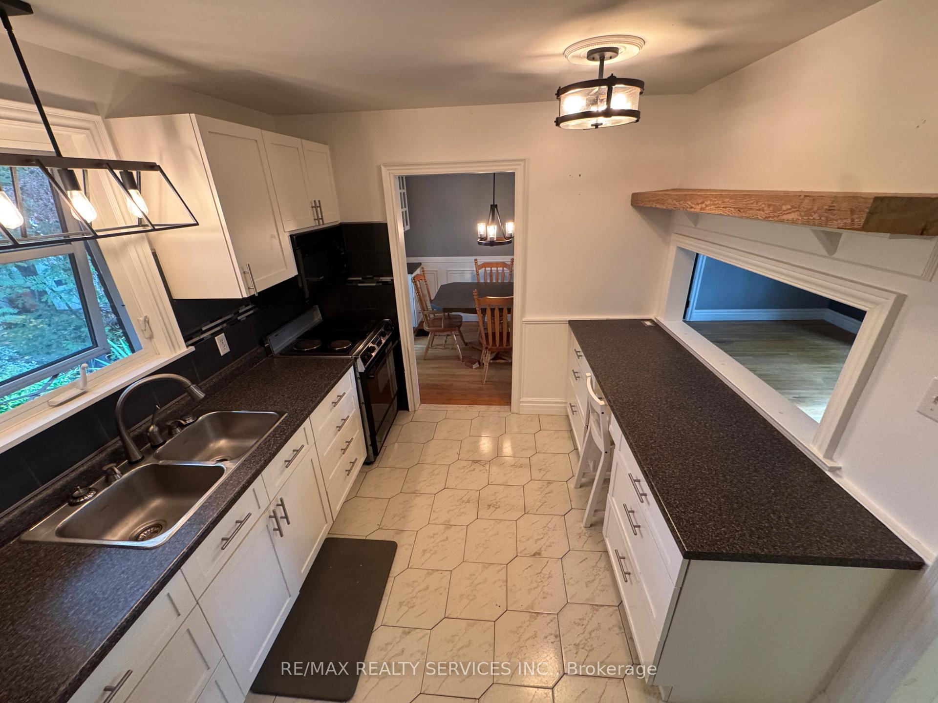Photo 2 of 82 Edelwild Drive, Orangeville — HOMEH