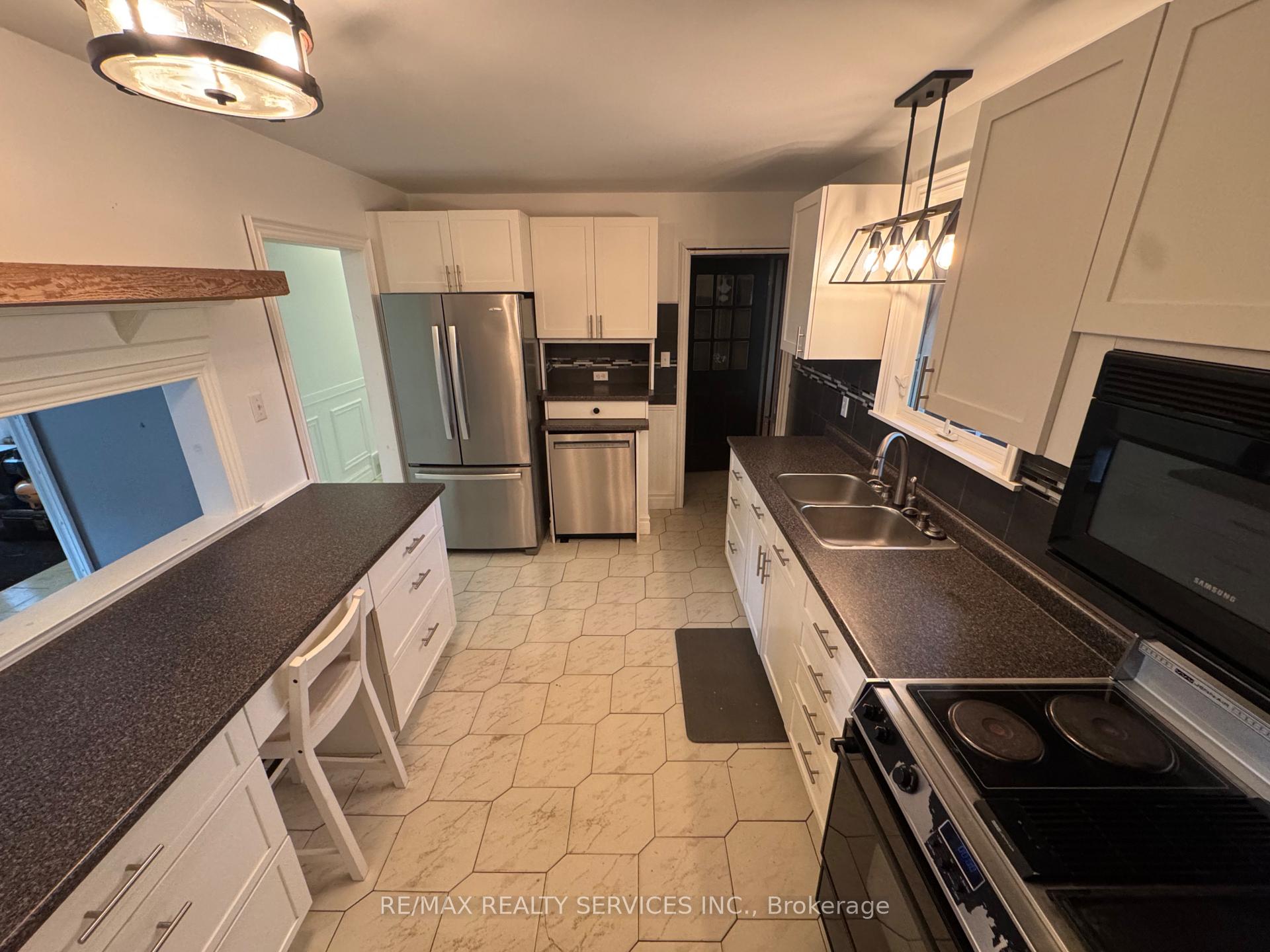 Photo 3 of 82 Edelwild Drive, Orangeville — HOMEH