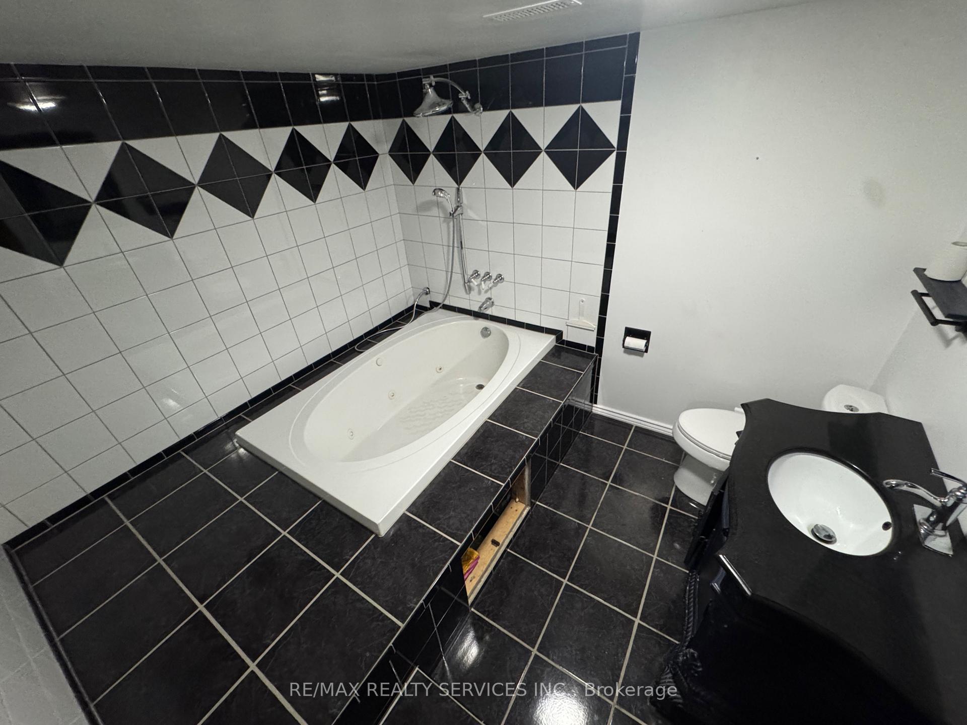 Photo 11 of 82 Edelwild Drive, Orangeville — HOMEH
