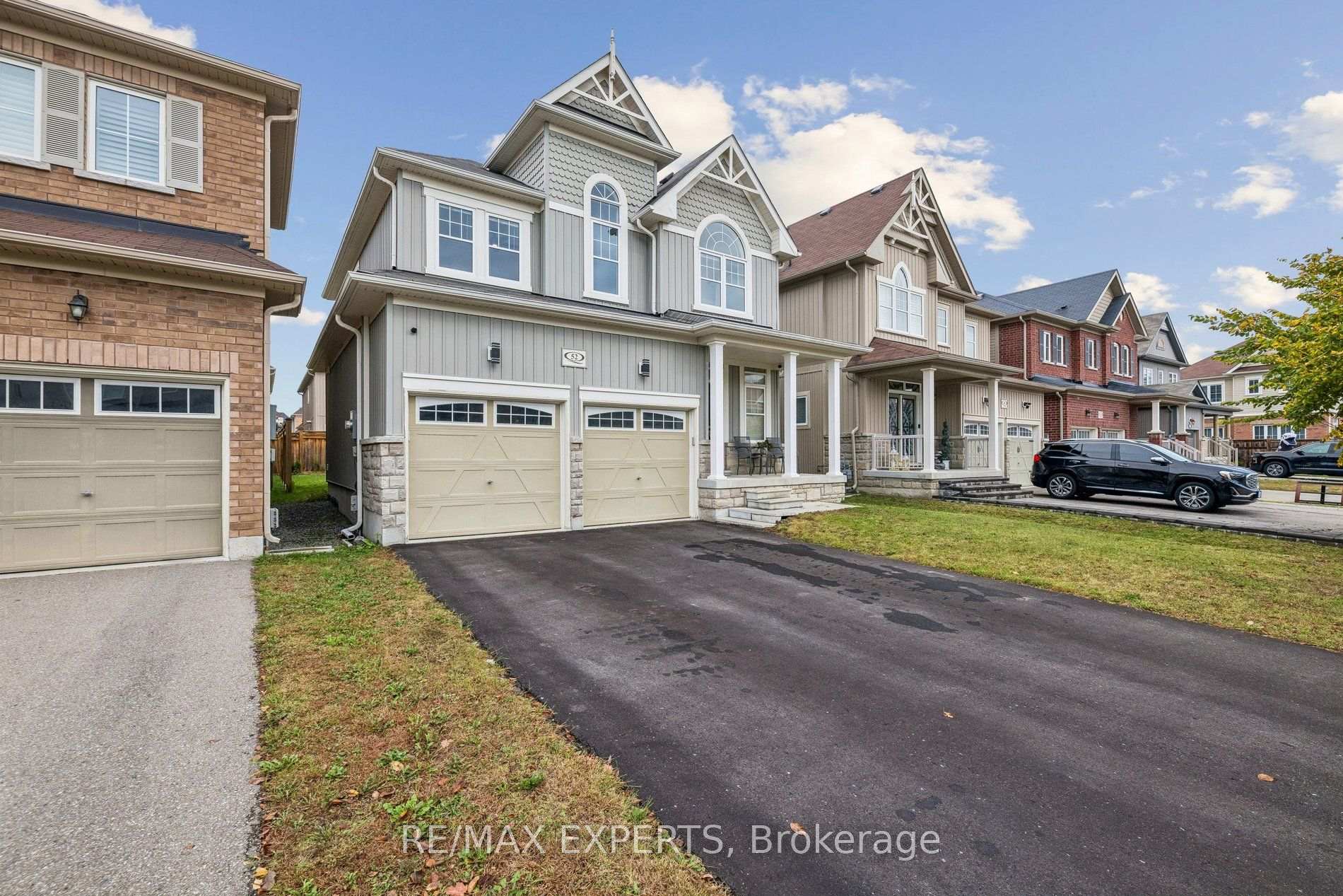 Photo 3 of 52 Bruce Cameron Drive, Clarington, Bowmanville — HOMEH