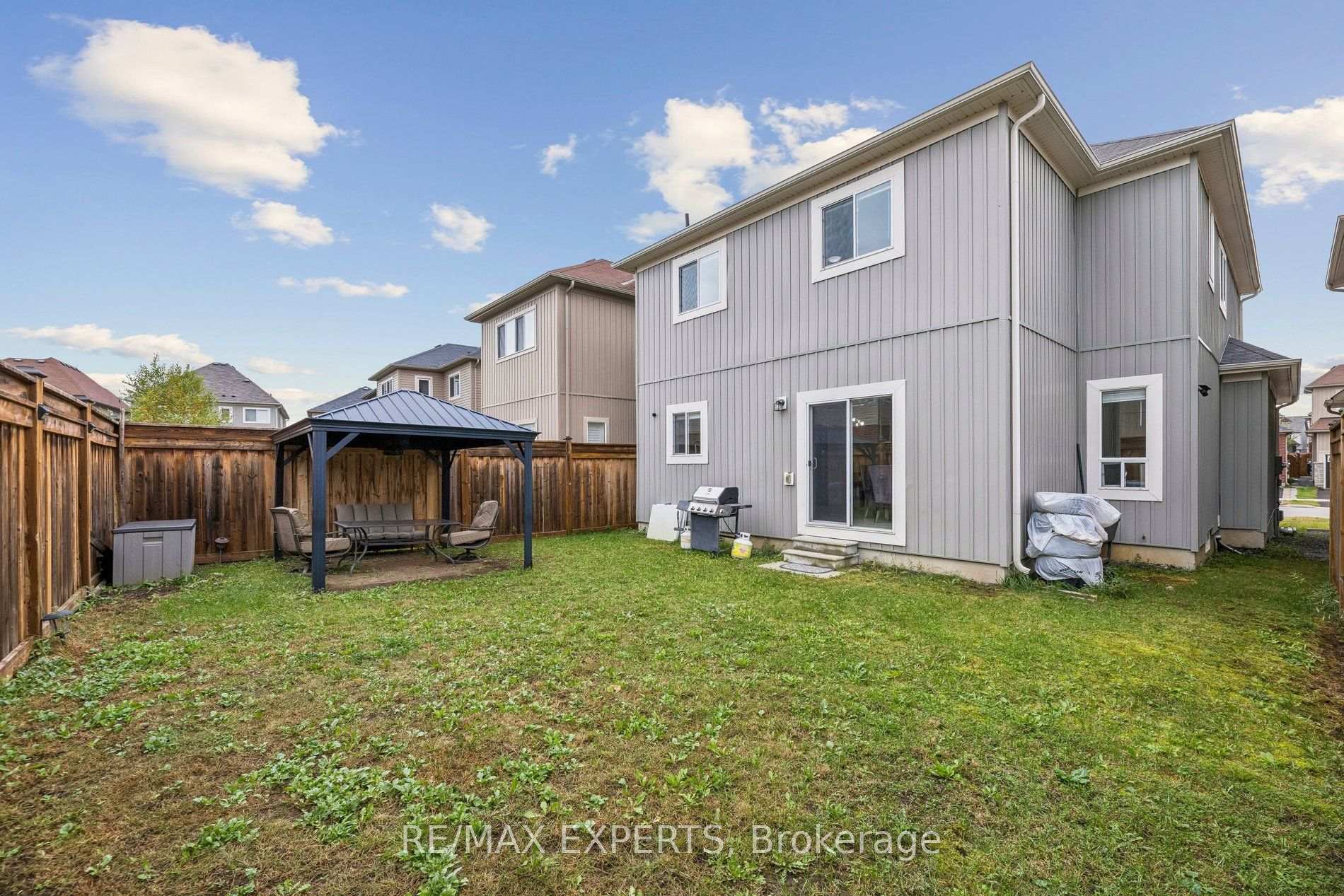 Photo 4 of 52 Bruce Cameron Drive, Clarington, Bowmanville — HOMEH