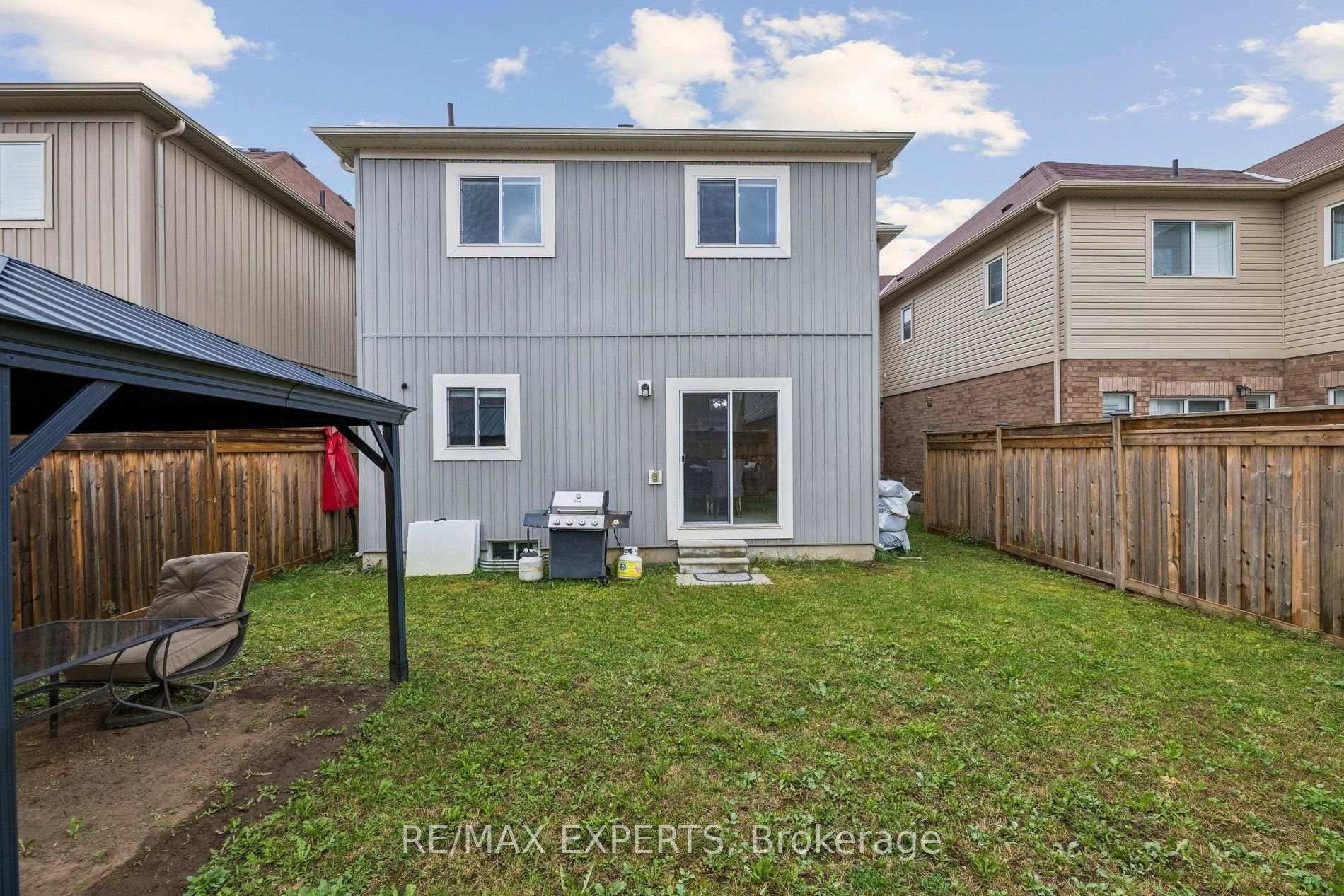 Photo 5 of 52 Bruce Cameron Drive, Clarington, Bowmanville — HOMEH