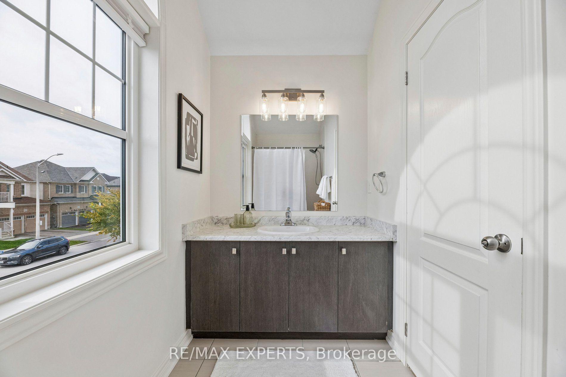 Photo 23 of 52 Bruce Cameron Drive, Clarington, Bowmanville — HOMEH