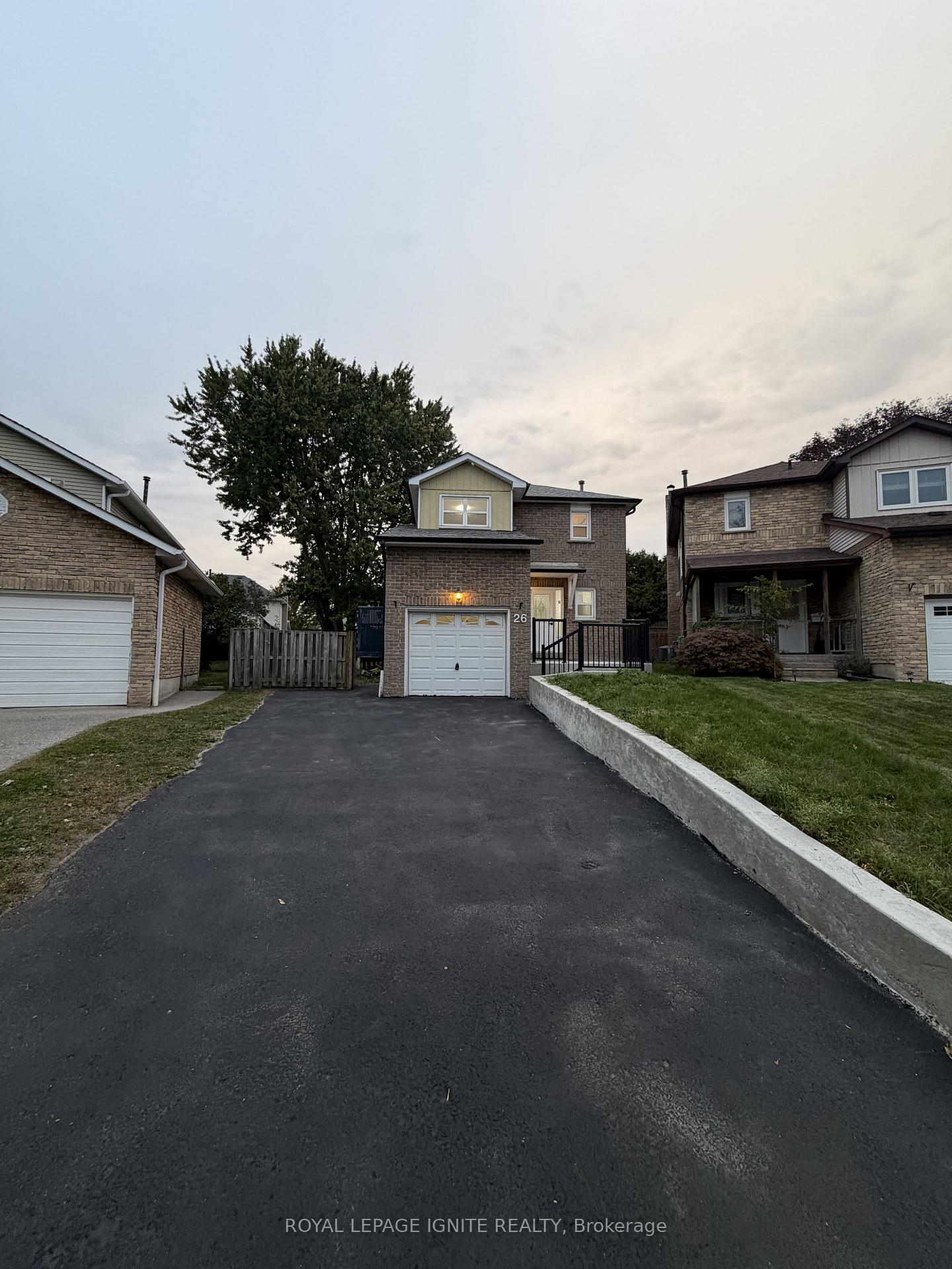 Photo 2 of 26 Winston Crescent, Whitby, Blue Grass Meadows — HOMEH