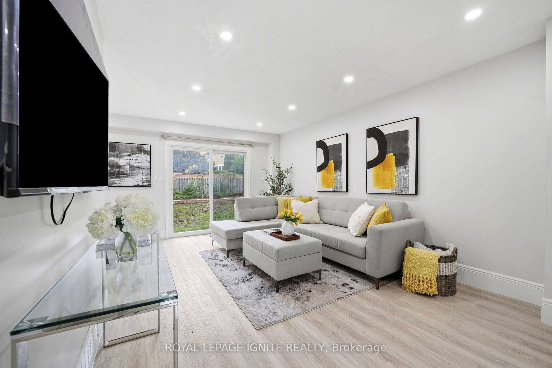 Photo 4 of 26 Winston Crescent, Whitby, Blue Grass Meadows — HOMEH