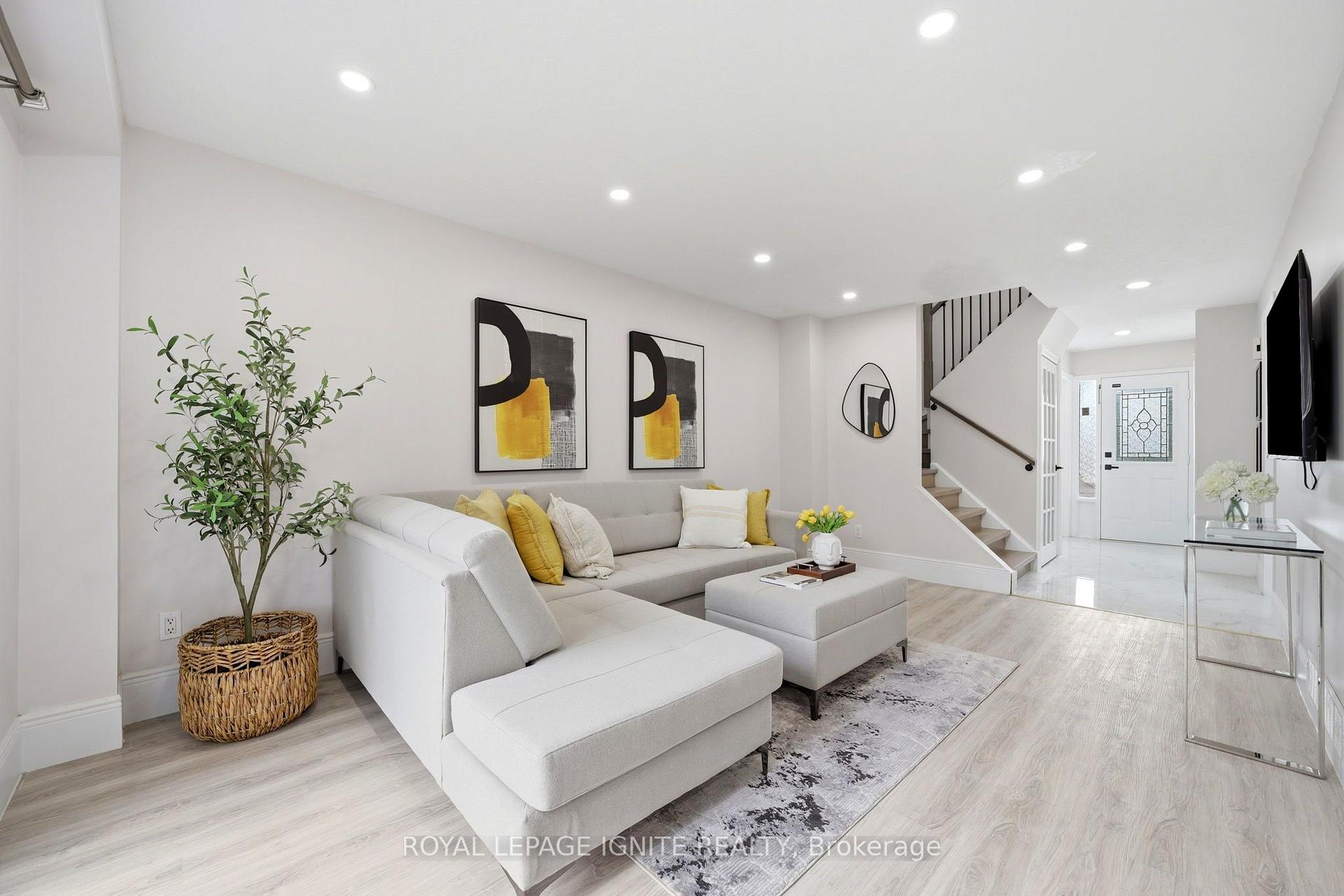 Photo 5 of 26 Winston Crescent, Whitby, Blue Grass Meadows — HOMEH