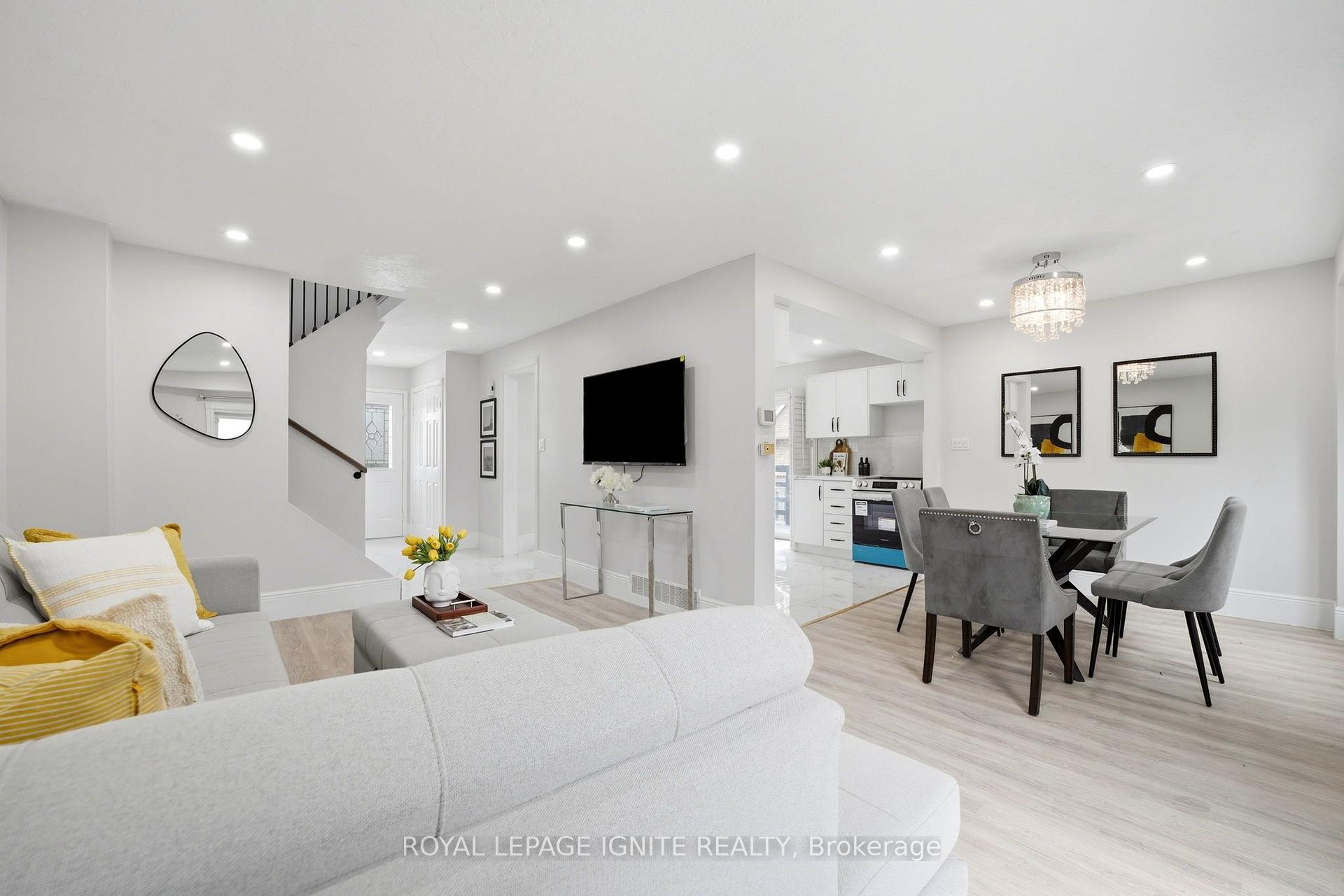 Photo 6 of 26 Winston Crescent, Whitby, Blue Grass Meadows — HOMEH