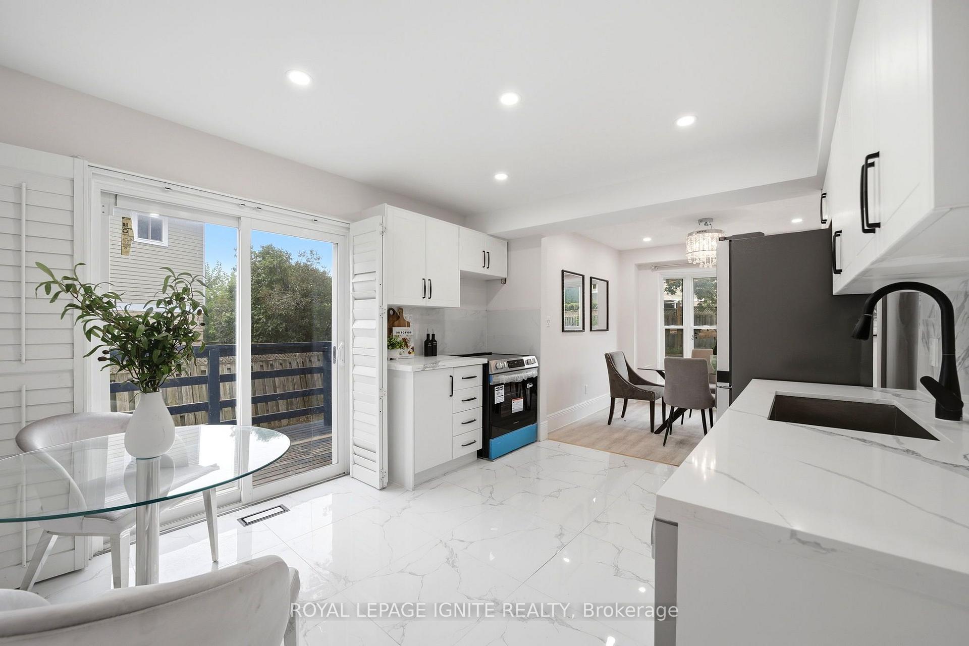 Photo 10 of 26 Winston Crescent, Whitby, Blue Grass Meadows — HOMEH