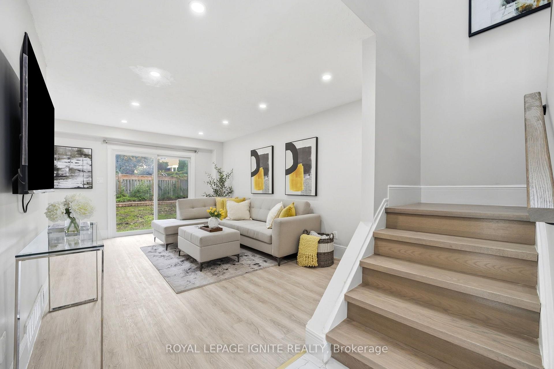 Photo 12 of 26 Winston Crescent, Whitby, Blue Grass Meadows — HOMEH