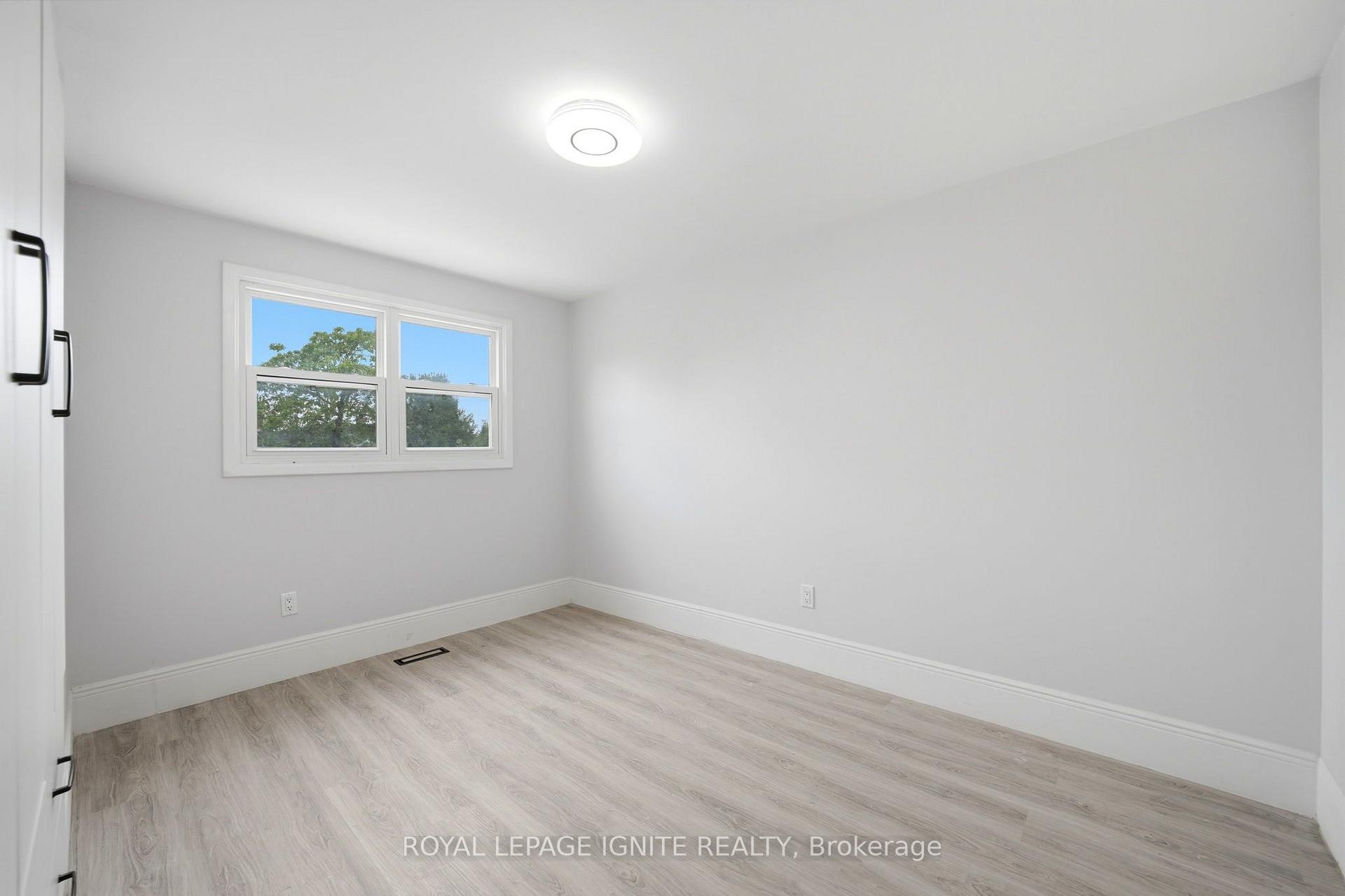 Photo 17 of 26 Winston Crescent, Whitby, Blue Grass Meadows — HOMEH