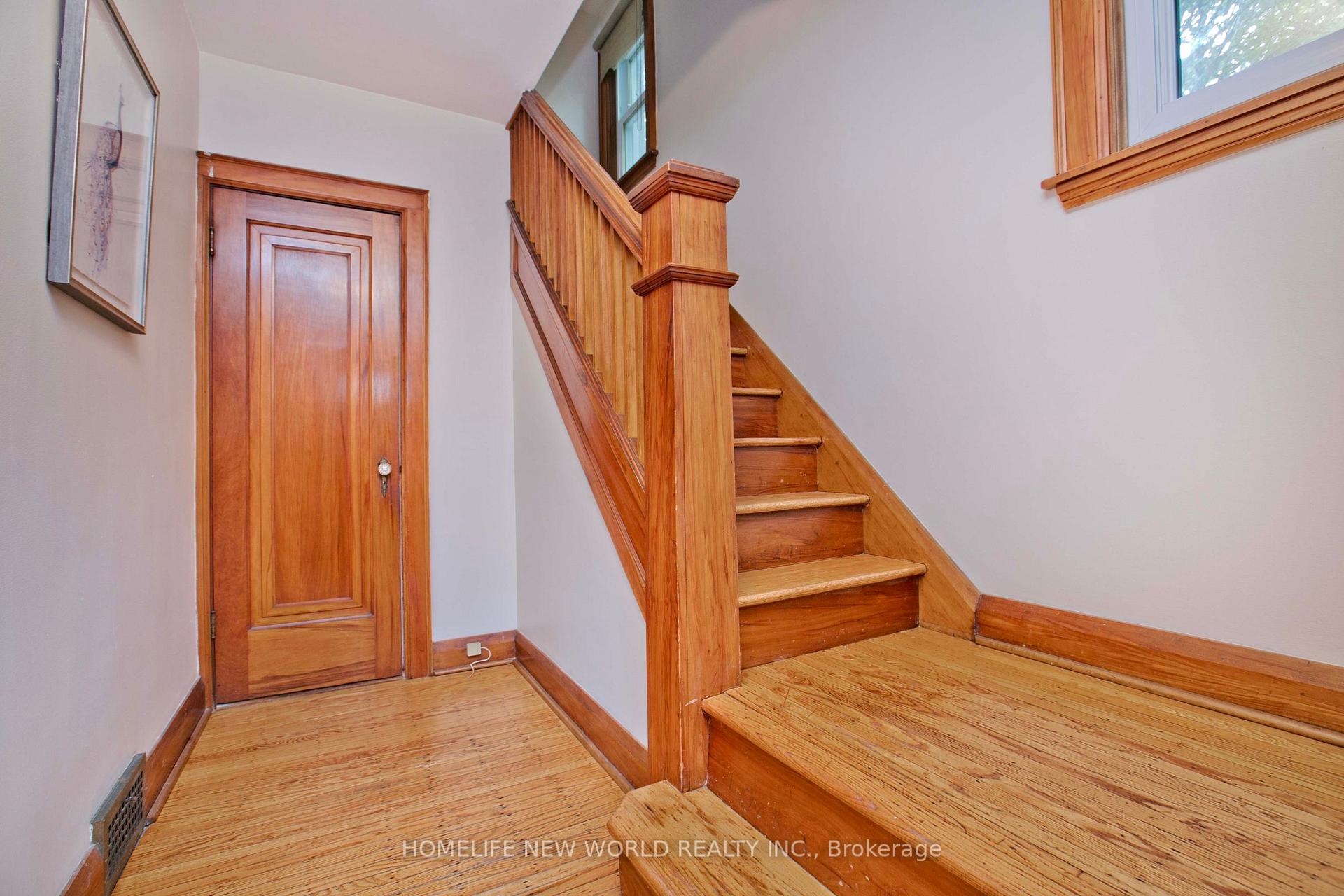 Photo 3 of 74 Haddon Avenue N, Hamilton, Westdale — HOMEH