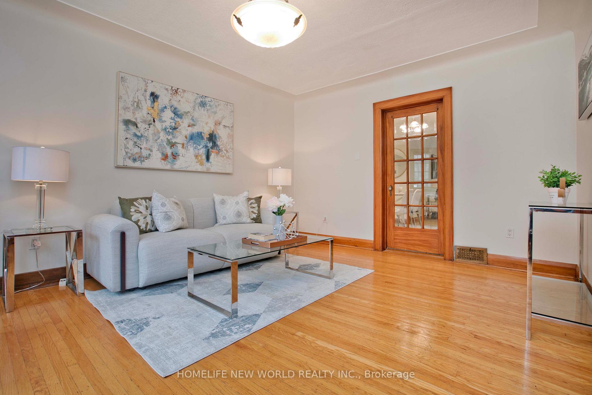 Photo 4 of 74 Haddon Avenue N, Hamilton, Westdale — HOMEH