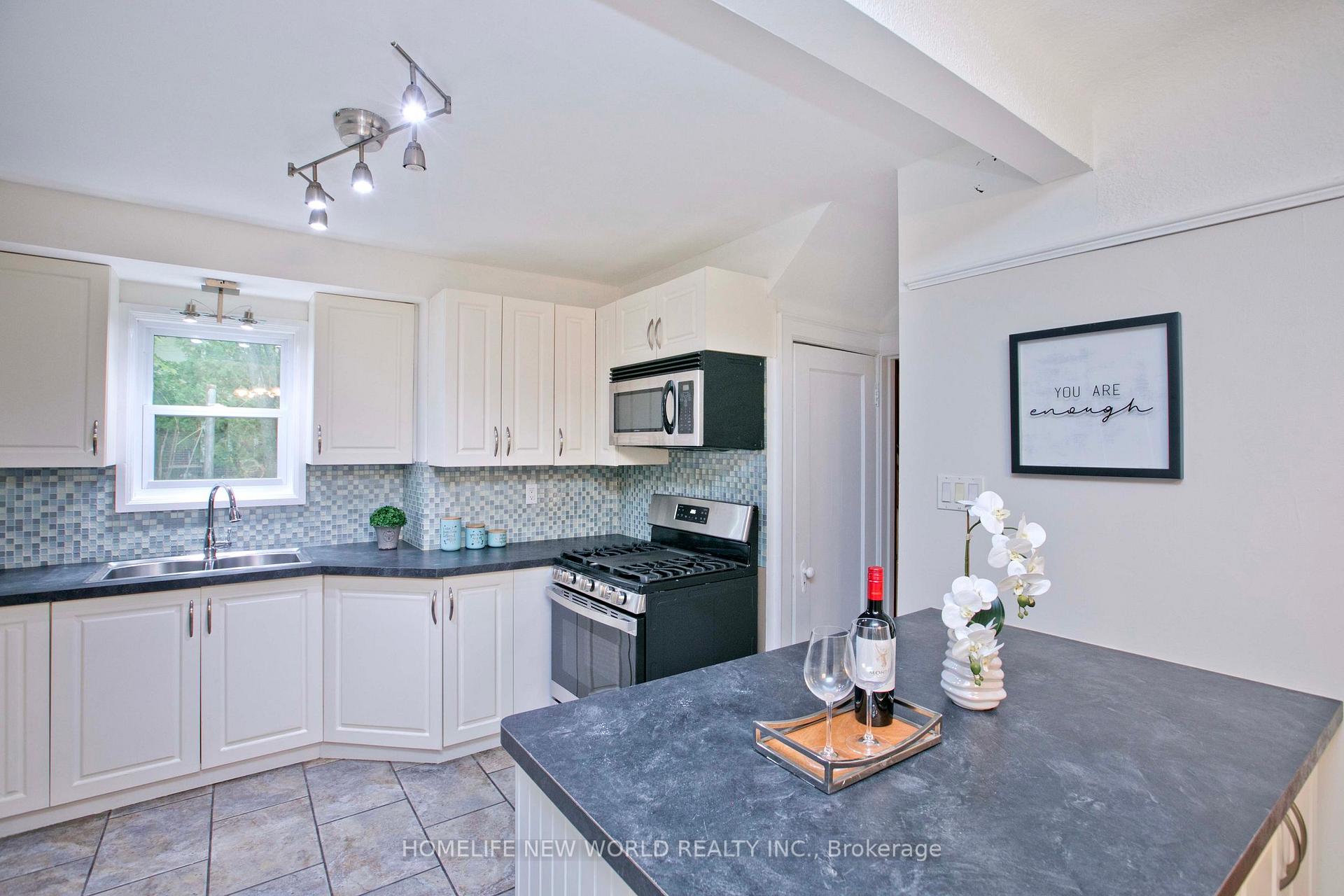 Photo 10 of 74 Haddon Avenue N, Hamilton, Westdale — HOMEH