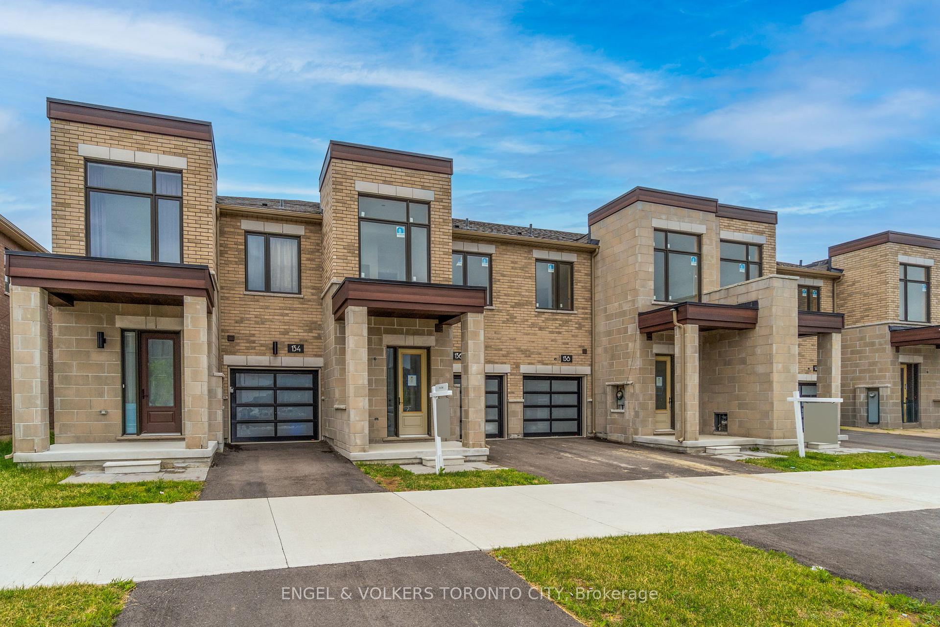 Photo 2 of 136 Mumbai Drive, Markham, Middlefield — HOMEH
