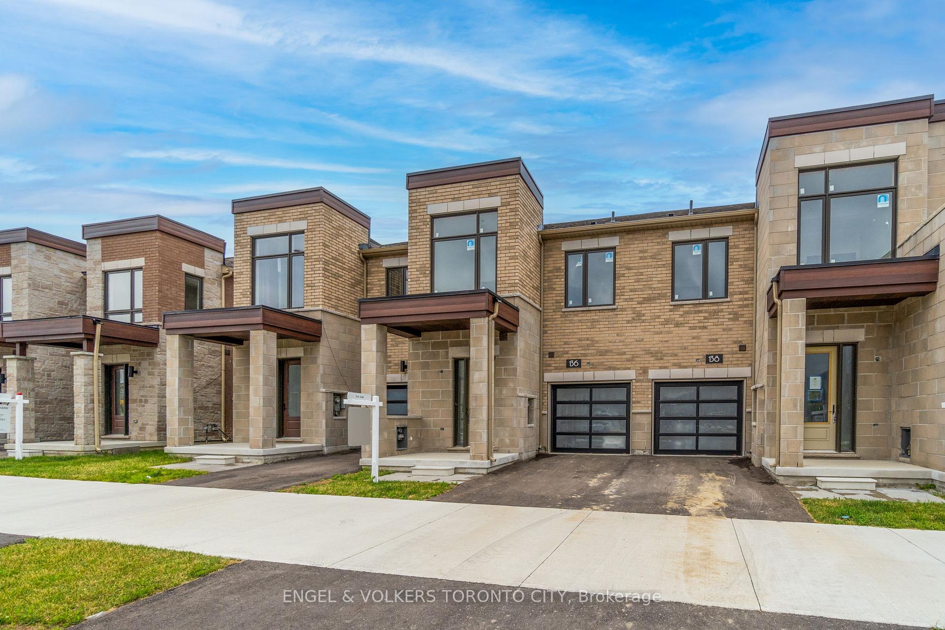 Photo 3 of 136 Mumbai Drive, Markham, Middlefield — HOMEH