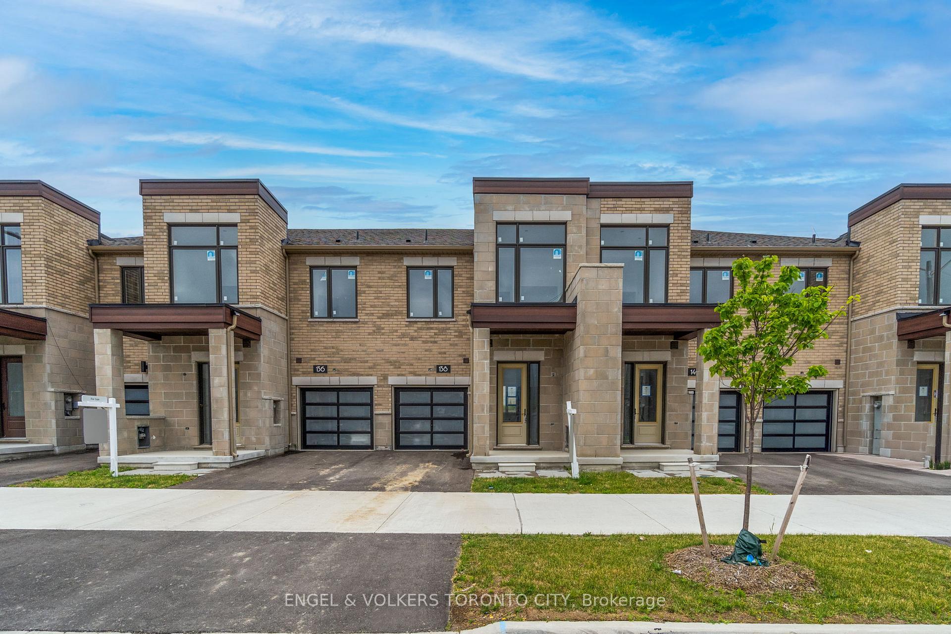 Photo 4 of 136 Mumbai Drive, Markham, Middlefield — HOMEH