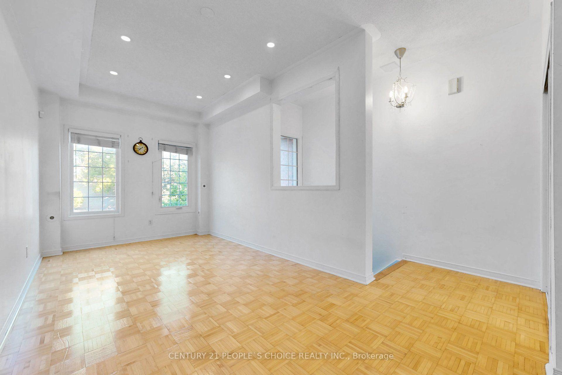 Photo 6 of Unit 106, 435 Hensall Circle, Mississauga, Cooksville — HOMEH