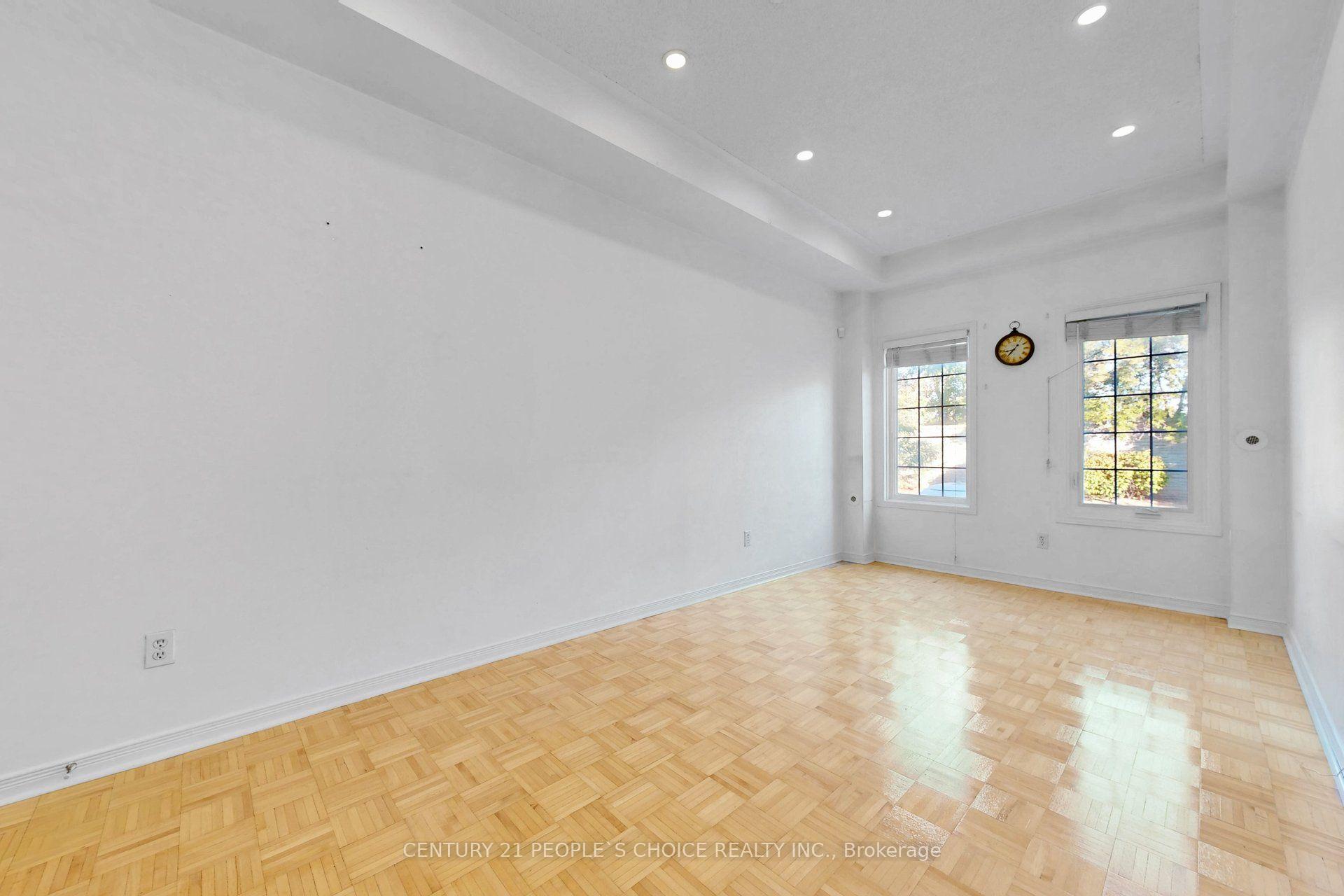 Photo 7 of Unit 106, 435 Hensall Circle, Mississauga, Cooksville — HOMEH