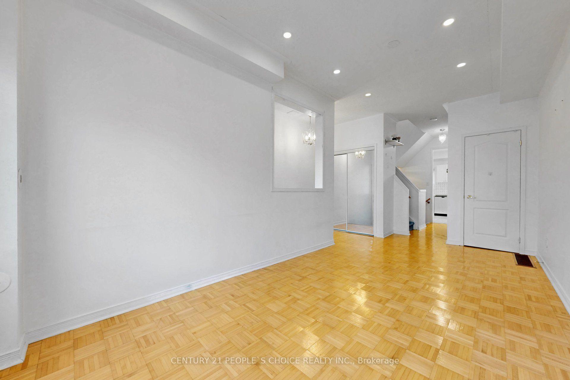 Photo 8 of Unit 106, 435 Hensall Circle, Mississauga, Cooksville — HOMEH
