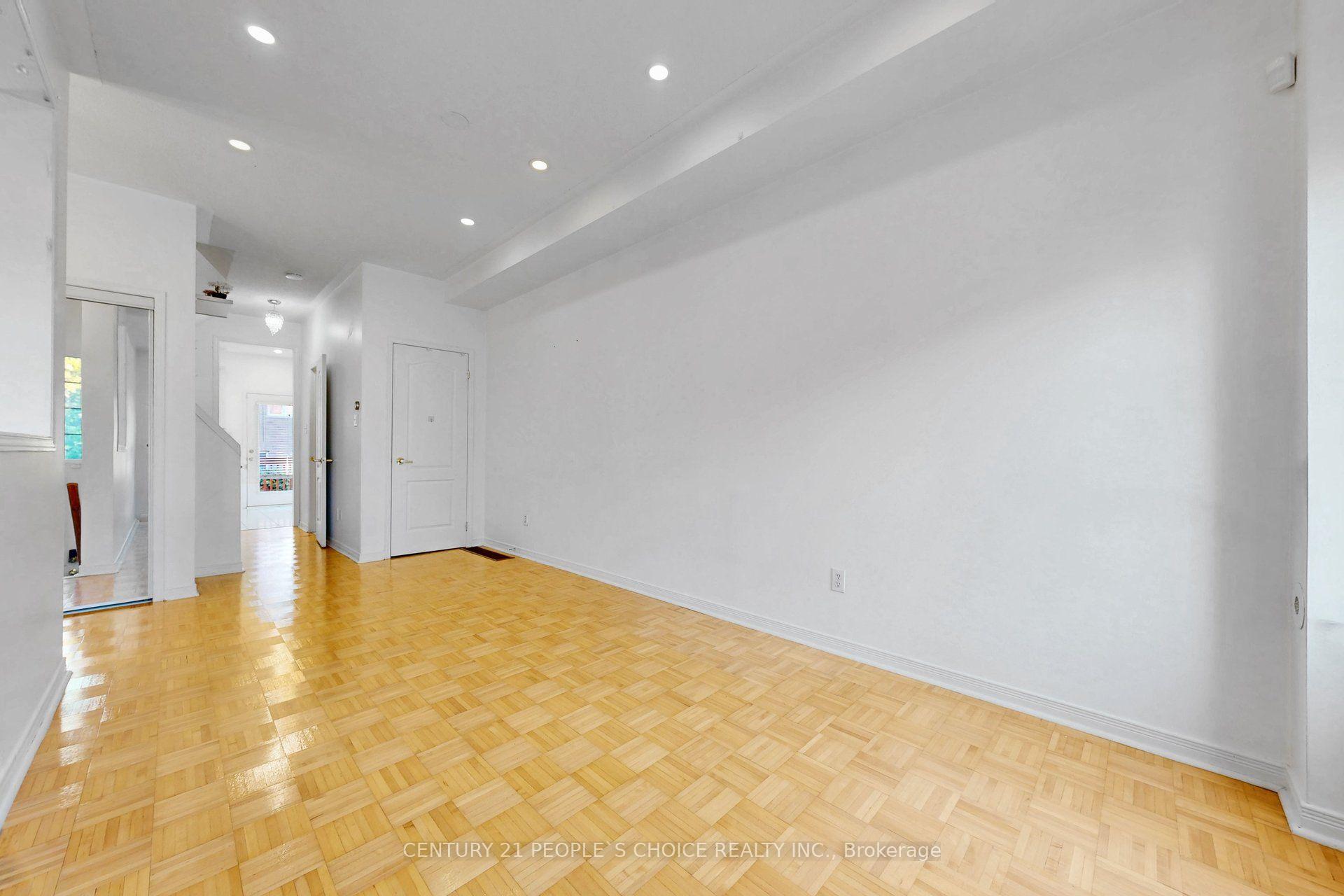 Photo 9 of Unit 106, 435 Hensall Circle, Mississauga, Cooksville — HOMEH