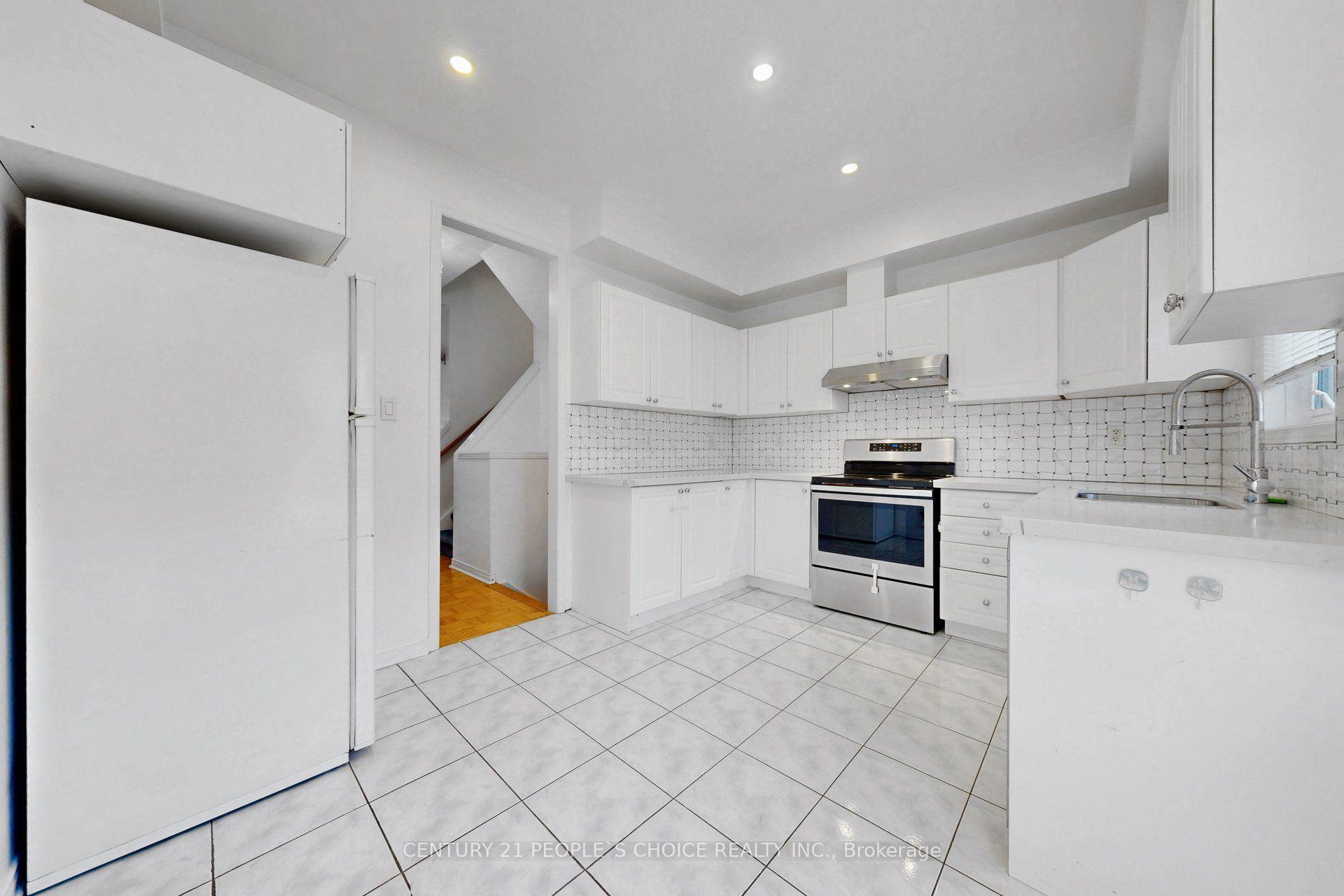 Photo 13 of Unit 106, 435 Hensall Circle, Mississauga, Cooksville — HOMEH