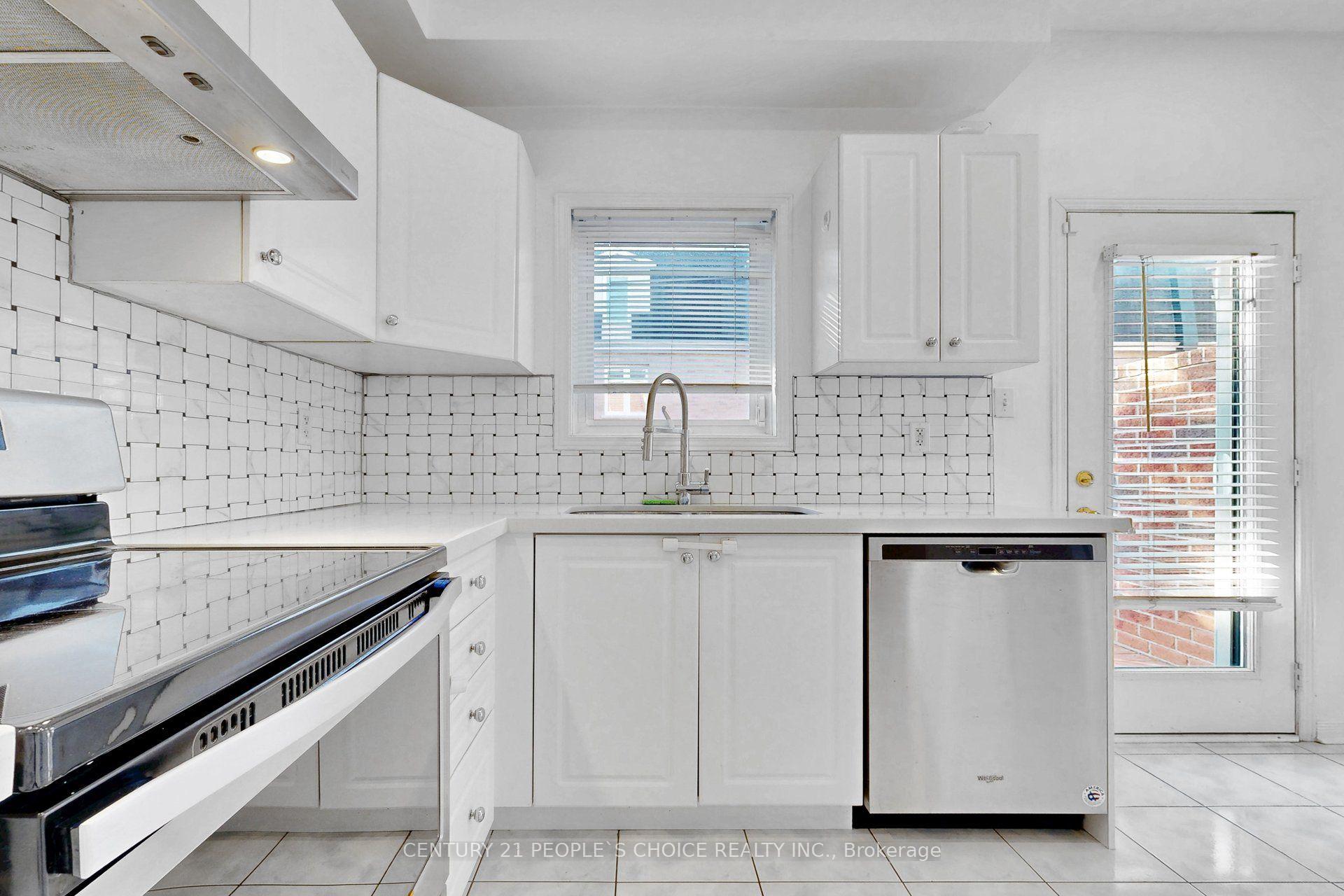 Photo 16 of Unit 106, 435 Hensall Circle, Mississauga, Cooksville — HOMEH