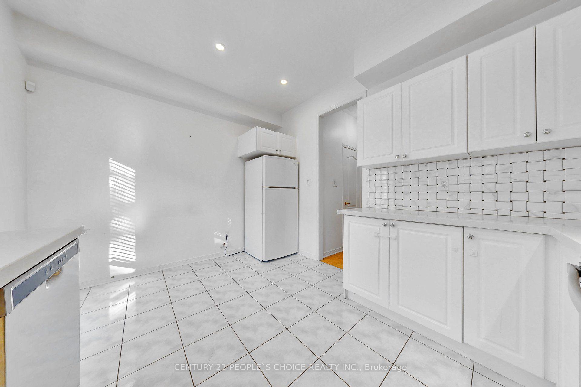 Photo 18 of Unit 106, 435 Hensall Circle, Mississauga, Cooksville — HOMEH