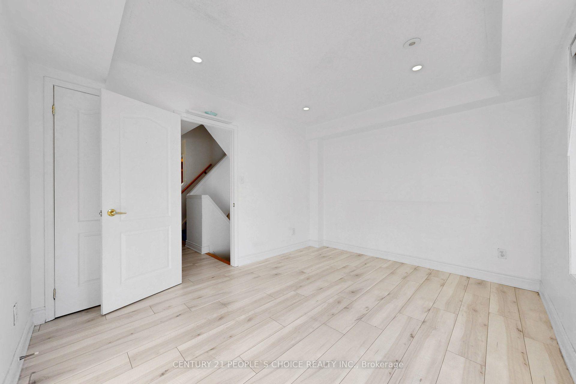 Photo 27 of Unit 106, 435 Hensall Circle, Mississauga, Cooksville — HOMEH