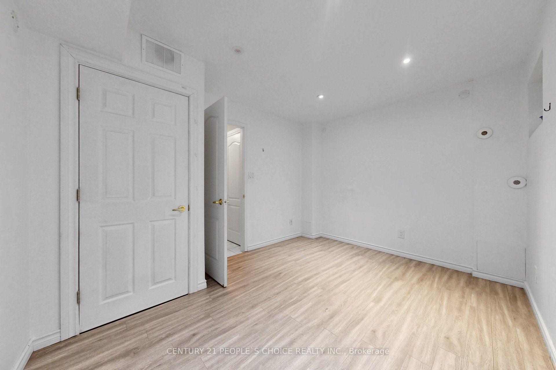 Photo 40 of Unit 106, 435 Hensall Circle, Mississauga, Cooksville — HOMEH