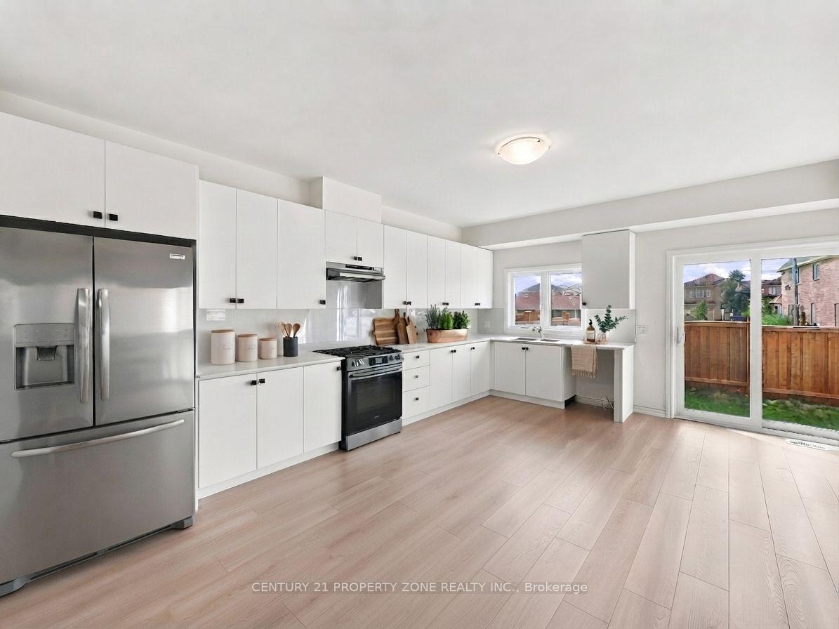 Photo 6 of 102 Cadillac Crescent, Brampton, Fletcher's Meadow — HOMEH