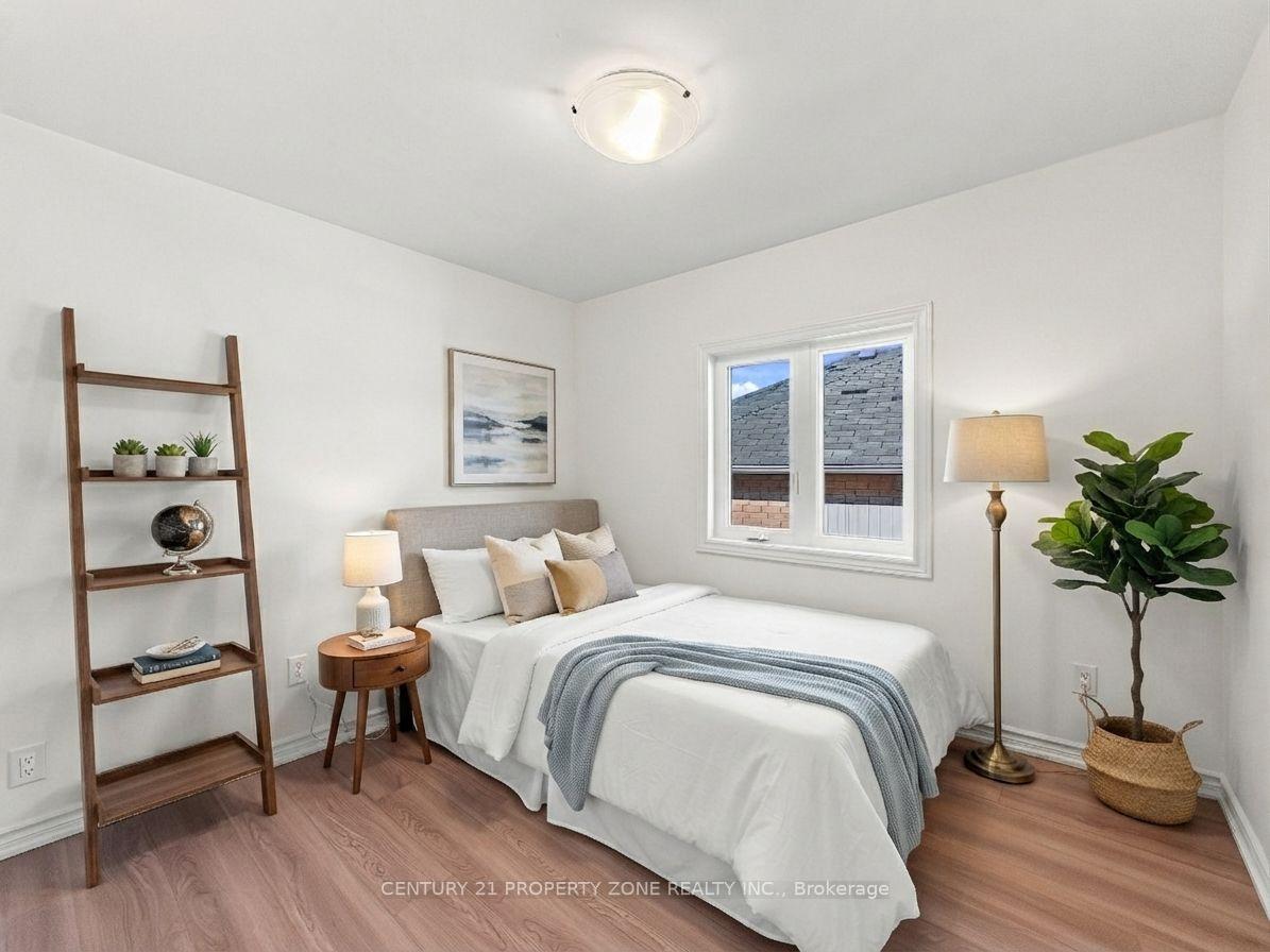 Photo 14 of 102 Cadillac Crescent, Brampton, Fletcher's Meadow — HOMEH