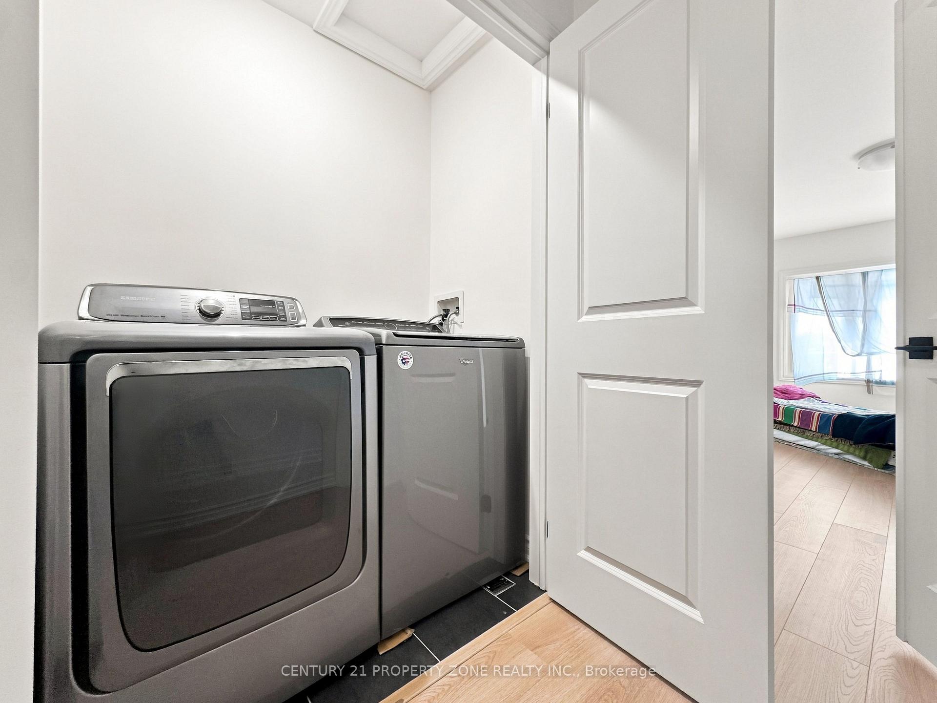 Photo 16 of 102 Cadillac Crescent, Brampton, Fletcher's Meadow — HOMEH