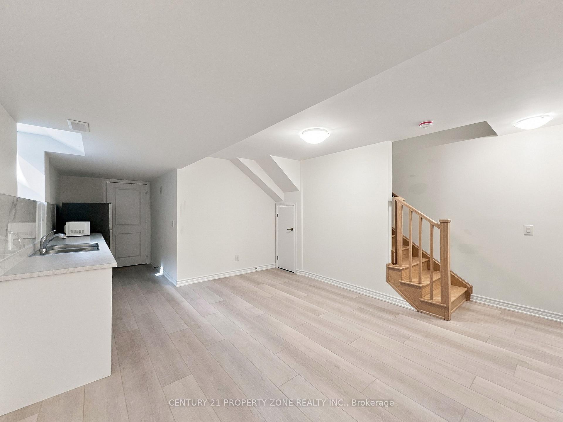 Photo 18 of 102 Cadillac Crescent, Brampton, Fletcher's Meadow — HOMEH