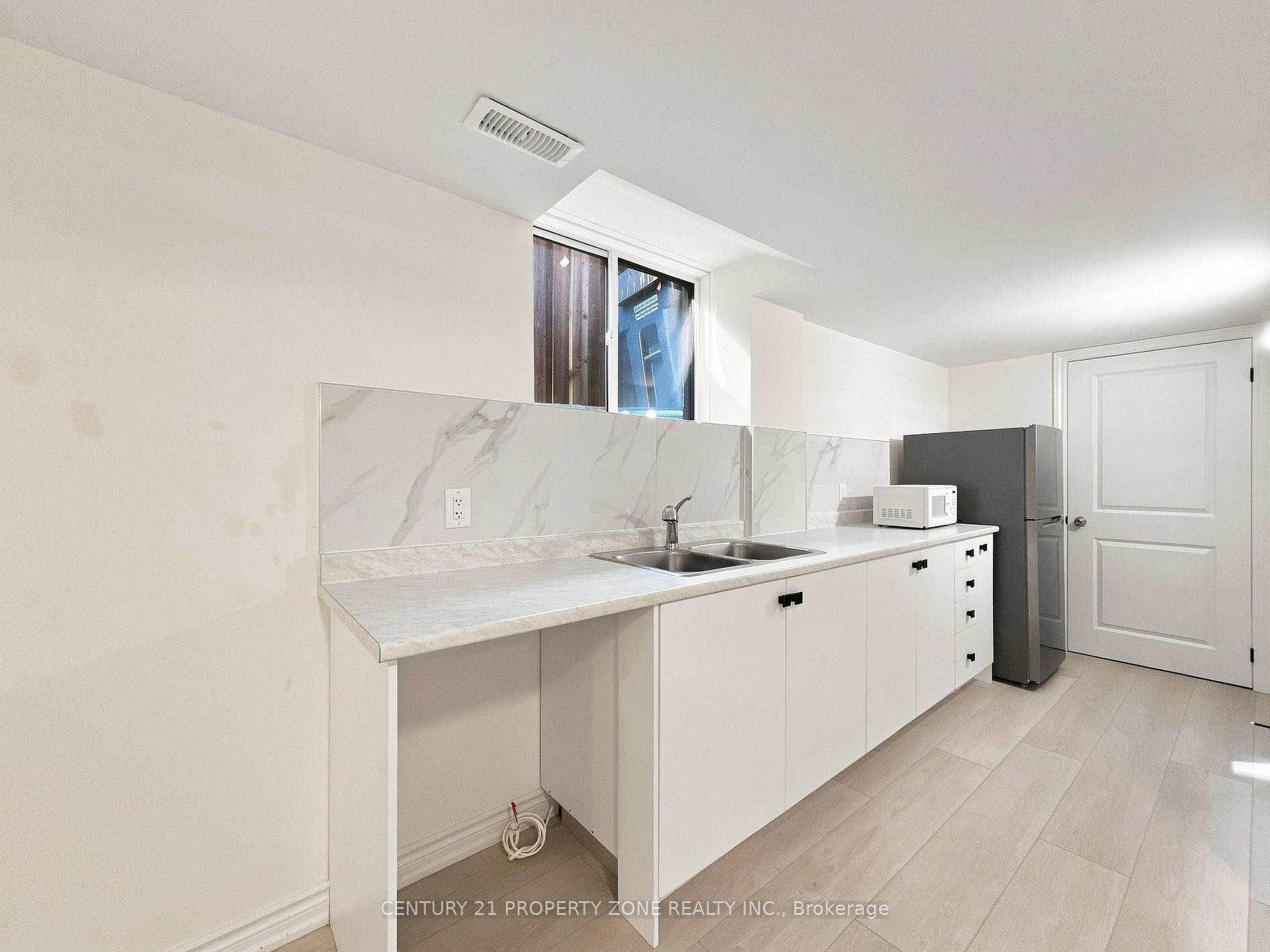 Photo 19 of 102 Cadillac Crescent, Brampton, Fletcher's Meadow — HOMEH