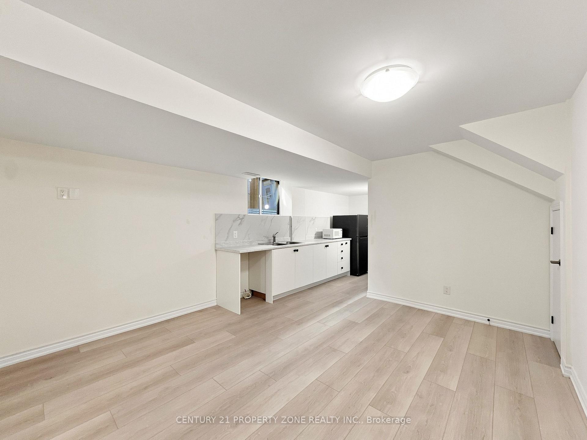 Photo 20 of 102 Cadillac Crescent, Brampton, Fletcher's Meadow — HOMEH