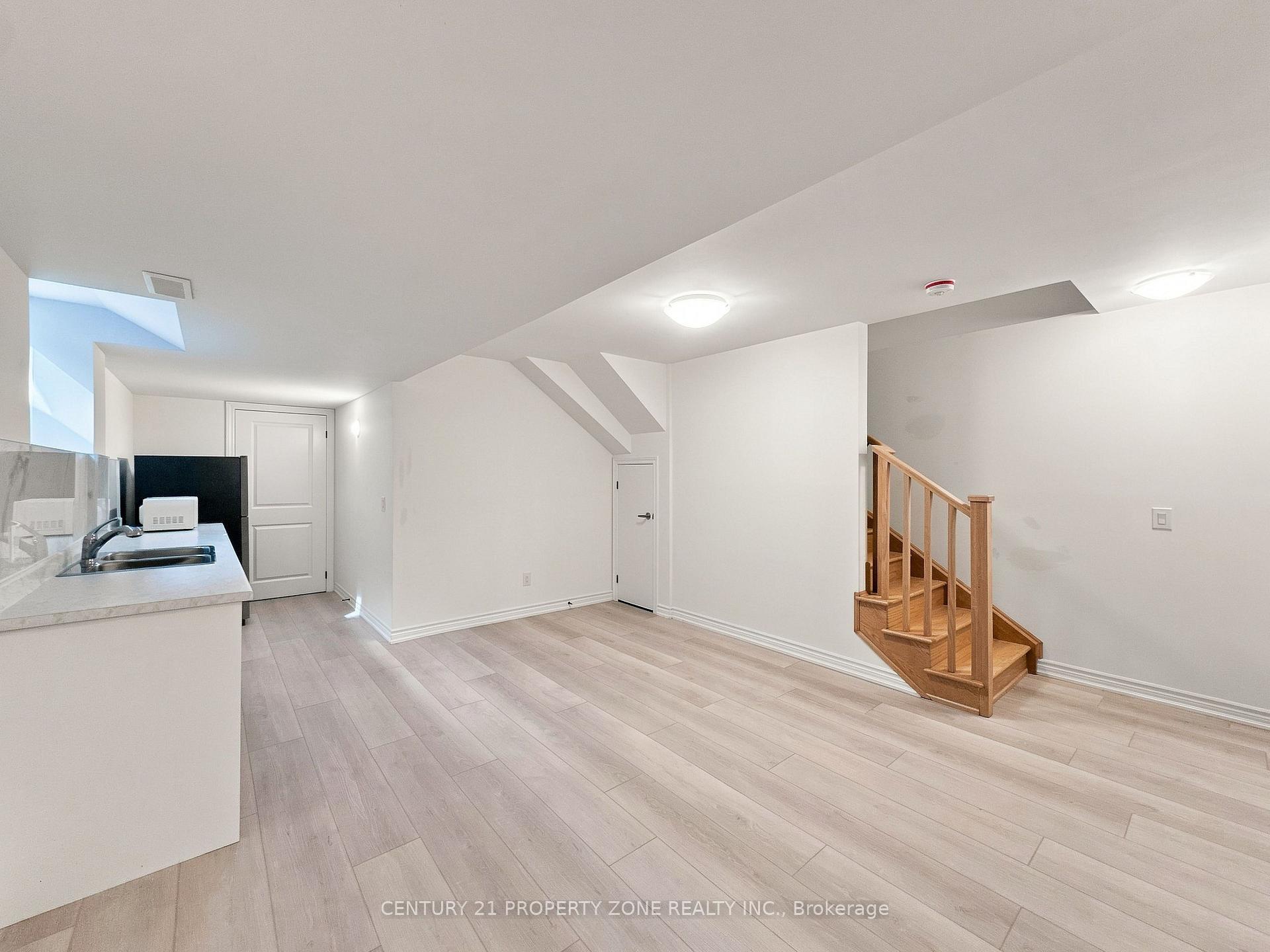 Photo 21 of 102 Cadillac Crescent, Brampton, Fletcher's Meadow — HOMEH