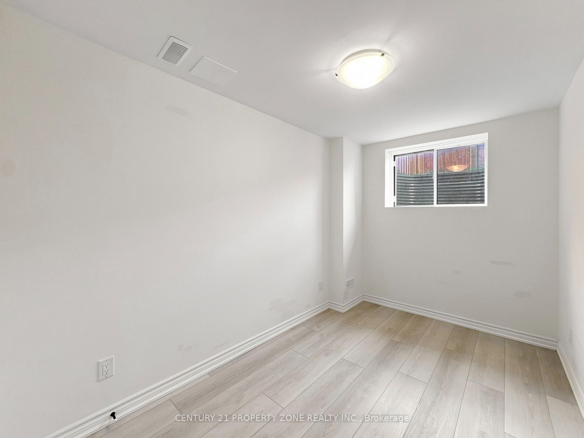 Photo 22 of 102 Cadillac Crescent, Brampton, Fletcher's Meadow — HOMEH