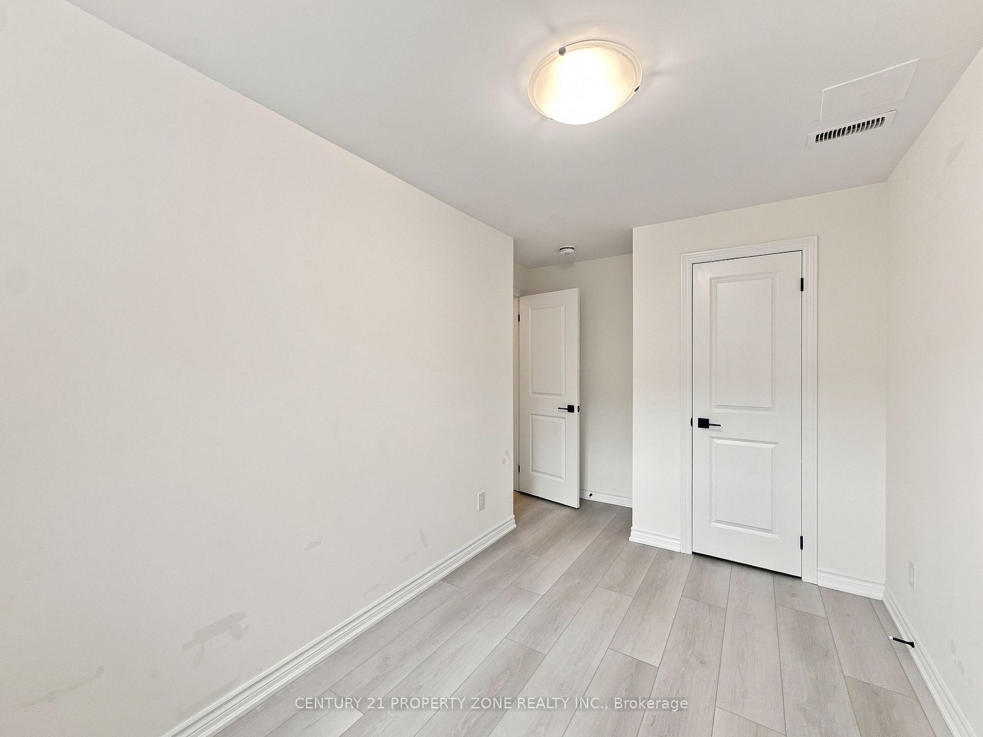 Photo 23 of 102 Cadillac Crescent, Brampton, Fletcher's Meadow — HOMEH