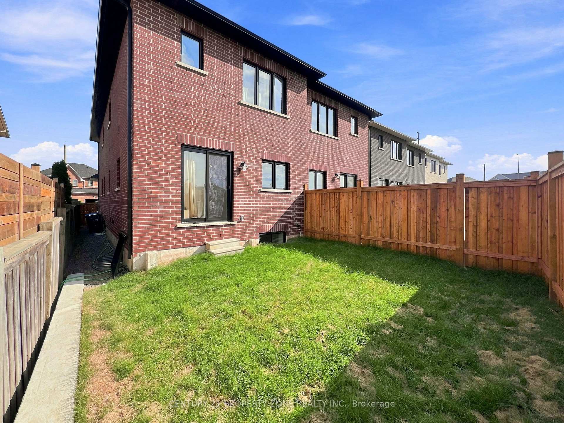 Photo 27 of 102 Cadillac Crescent, Brampton, Fletcher's Meadow — HOMEH