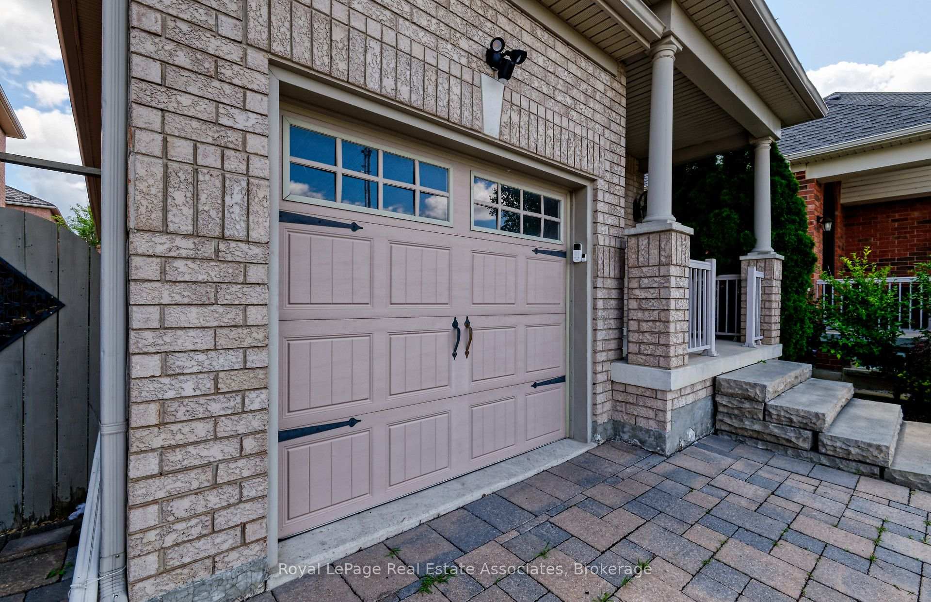 Photo 2 of Unit Lower, 41 Greenview Circle, Vaughan, Rural Vaughan — HOMEH