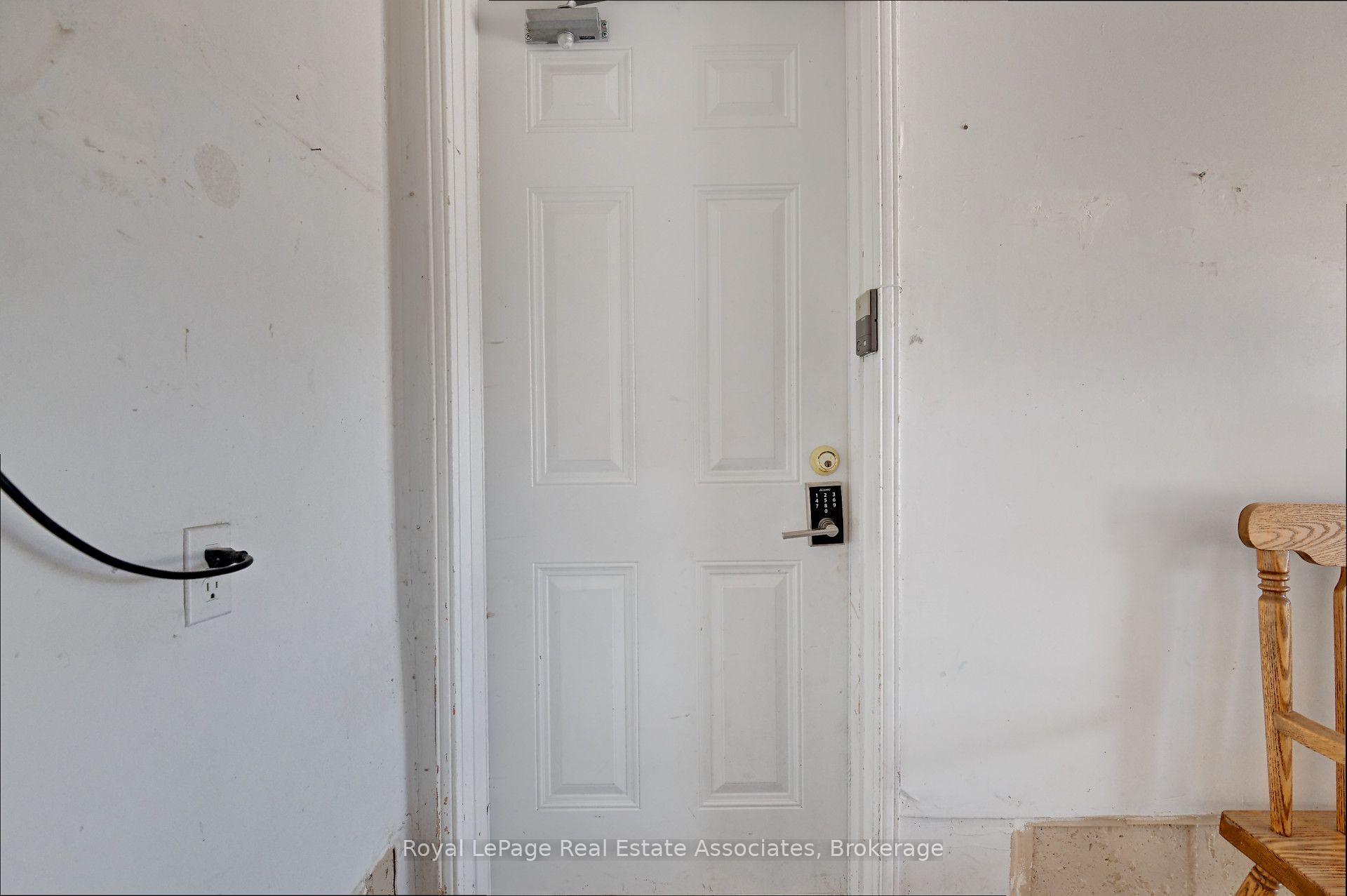Photo 3 of Unit Lower, 41 Greenview Circle, Vaughan, Rural Vaughan — HOMEH