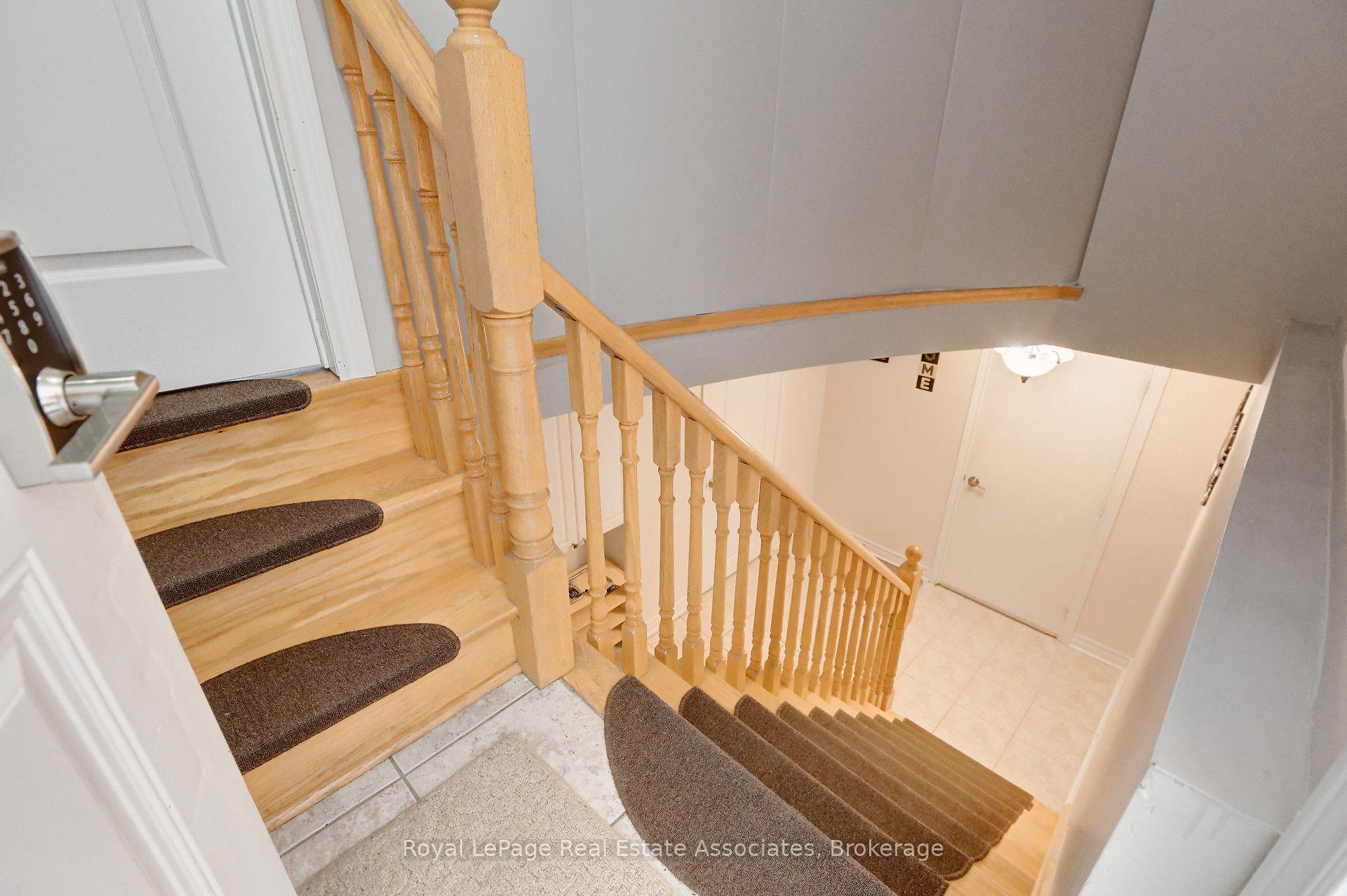 Photo 4 of Unit Lower, 41 Greenview Circle, Vaughan, Rural Vaughan — HOMEH